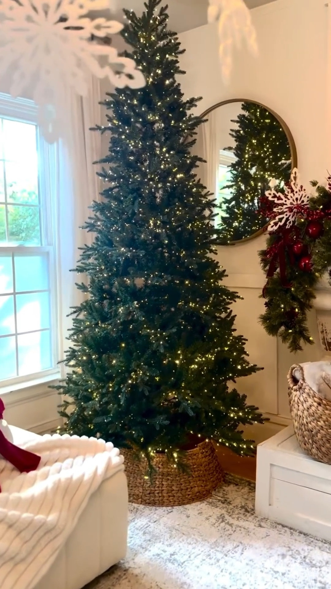 We’ve been keeping a secret! Friends, we’re obsessed with this twinkle tree!!! This Christmas tree is 9 foot tall and has 8 lighting modes, including twinkle & color! 

#homedecor #giveaway #christmas #christmastree #christmasdecor

#LTKParties #LTKHome #LTKSeasonal