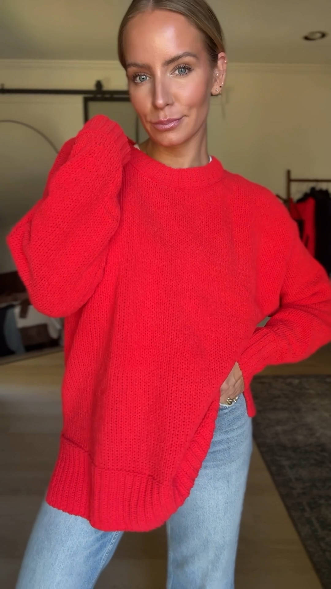 This sweater from @aerie is so good! It’s soft, perfectly oversized, and comes in a lot of color options. 

Sweater: small
Tee: medium 
Jeans: 26