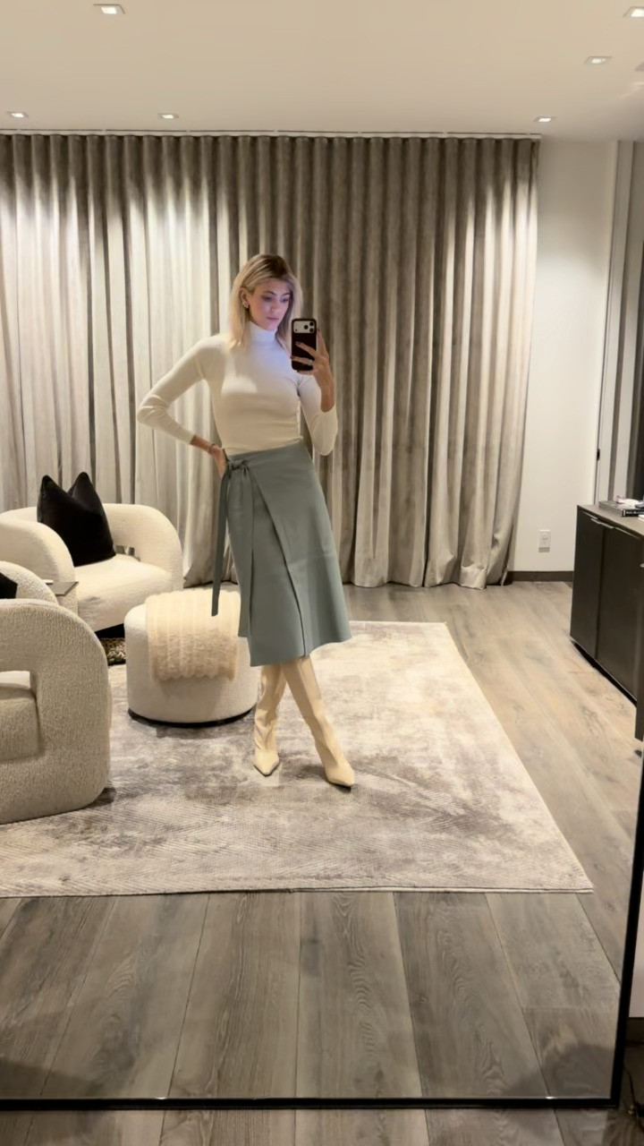 Currently obsessed with these skirts🩵 

 #LTKdayinmylife #LTKgrwm #LTKootd