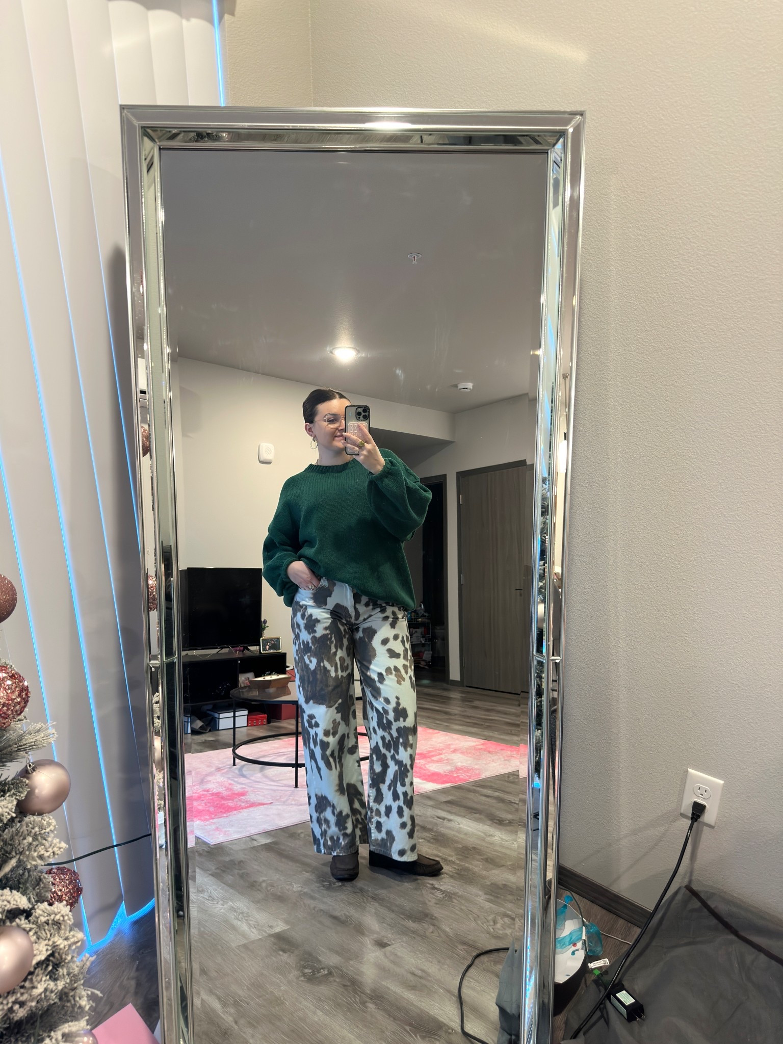 Cozy winter outfit idea! Getting experimental with animal prints and color this year 🐮

I’m wearing a L sweater, size 32 jeans and size 9 loafers 

#LTKMidsize #LTKWorkwear #LTKootd