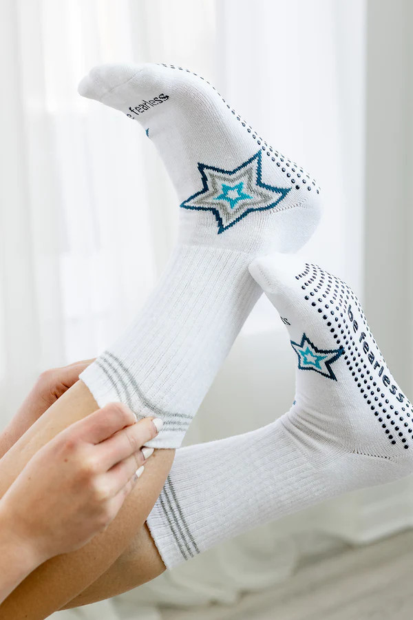Crew Be Fearless Grip Socks (White/Starburst) | Sticky Be Socks