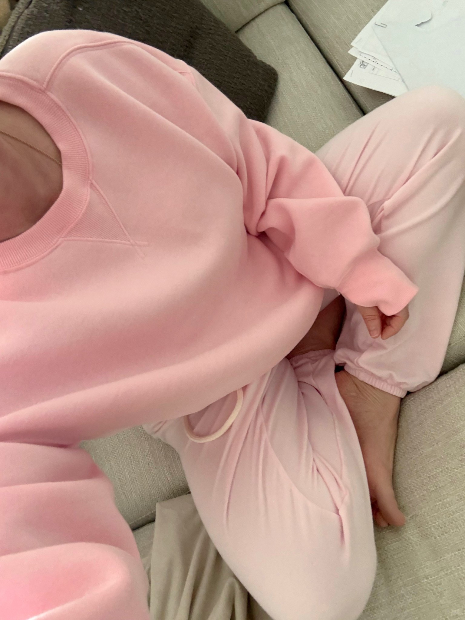 The coziest set!!!! These pants are like heaven!! The material is so soft and nice and lightweight! 😍💗 @Aerie 



#loungewear #joggers #sweatpants #cozy #momstyle #workfromhome #crewnecksweatshirt #matchingset #americaneagle #aerie 

#LTKmomlife #LTKootd