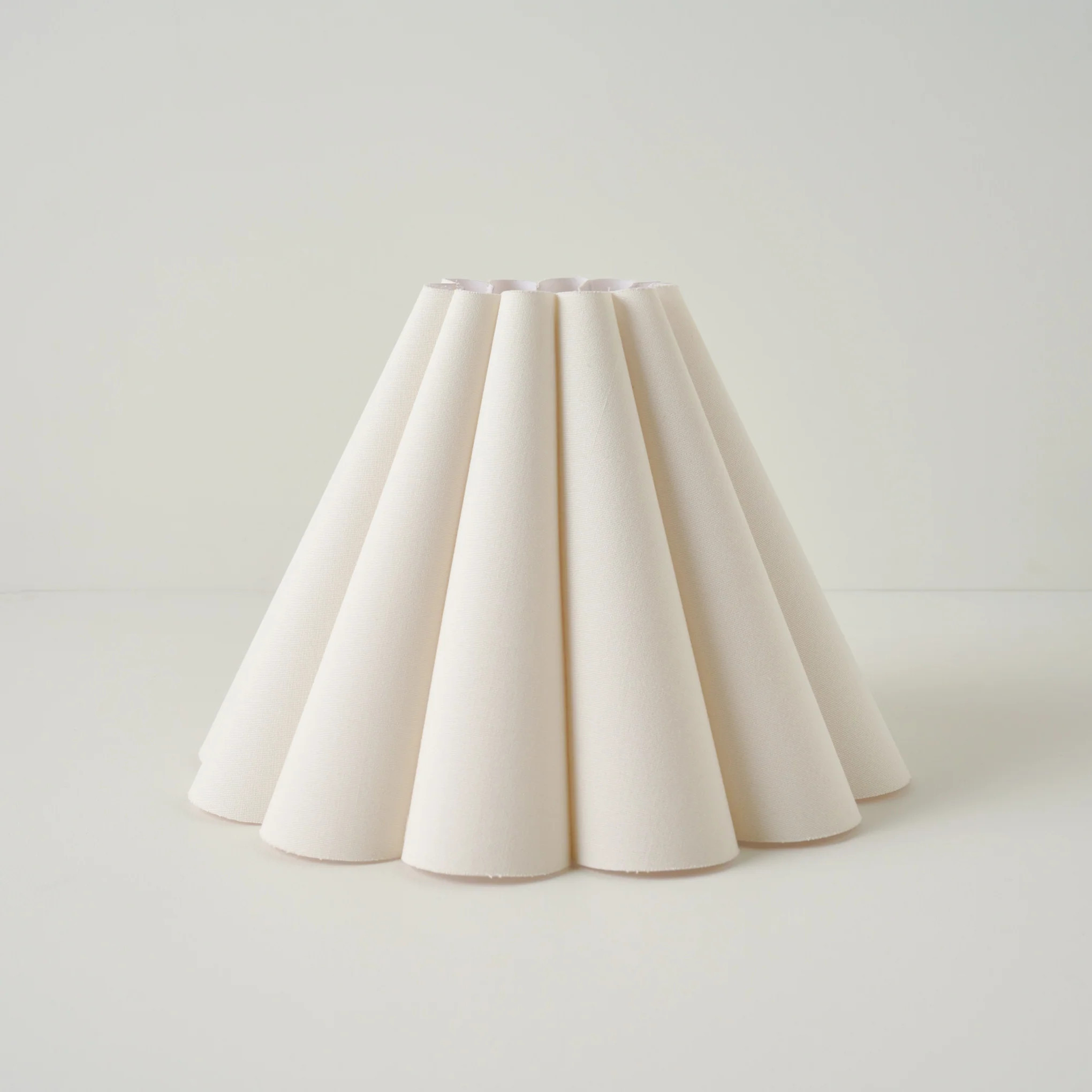 Linen Scallop Shade | Magnolia