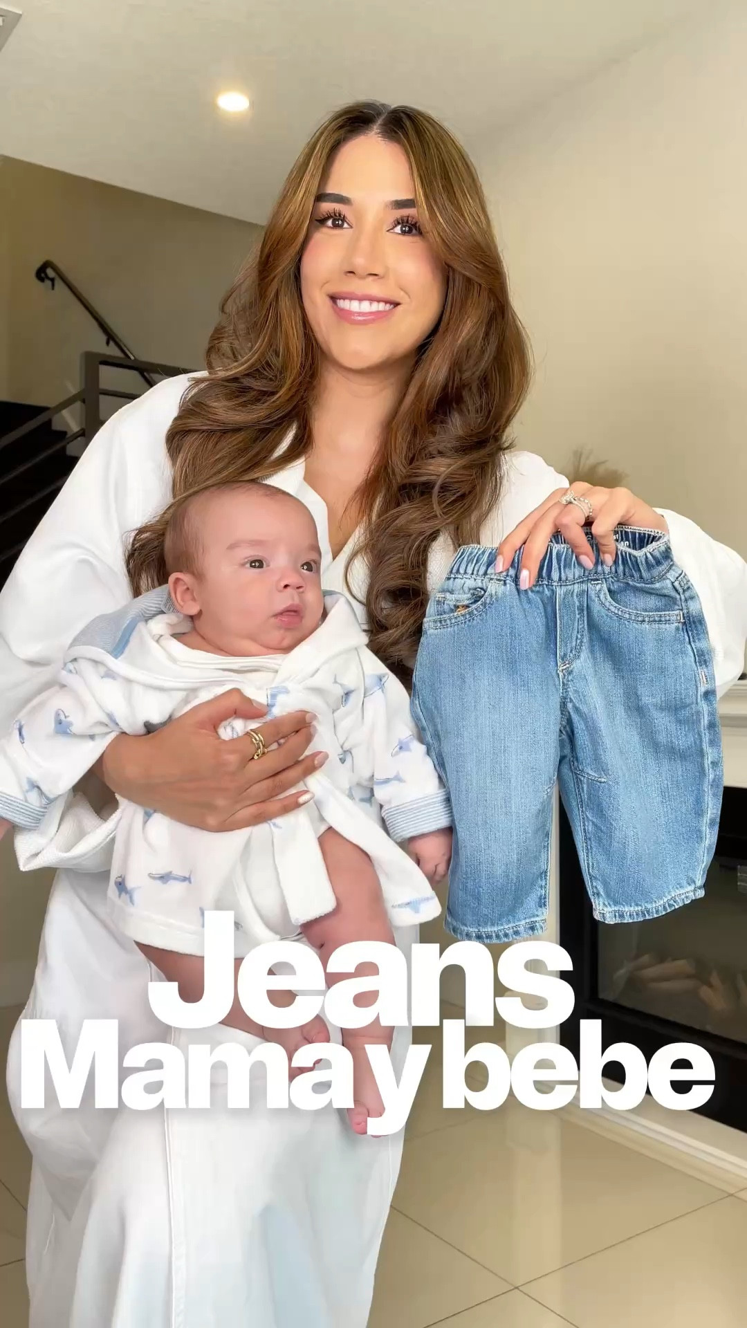 QUEEEEEE ‼️‼️‼️Hacer matching outfits con bebé: sueño cumplido 🥹🤍👖 tenemos un invitado especial: baby Tarik haciendo su debut, enseñándote lo cool que puede ser combinarte con mamá, Edición JEANS 👊👖♥️✨🕺

Clon de papá, pero vestido por mamá 💅👖

Look bebé 🤍👖
👖 @gap Baby Pull-on Barrel Jeans
Ref: 8607800020036
🤍 camisa blanca: @zara ref: 0/1716/511/250/09
💚bibs: @zara ref: 0/6061/519/098/41
👞 barefoot split leather clogs @zara
1/8826/630/105/19

Look mama 🤍✨
👖 @zara Ref: 
🤍top ruffles: 0/1082/354/250/02
👞 Lambskin Quilted CC

.
.
.
#mamaehijo #babyoutfit #babyclothes #babyboy #jeansoutfit mom and baby grwm baby edition

#LTKgrwm #LTKBaby #LTKootd