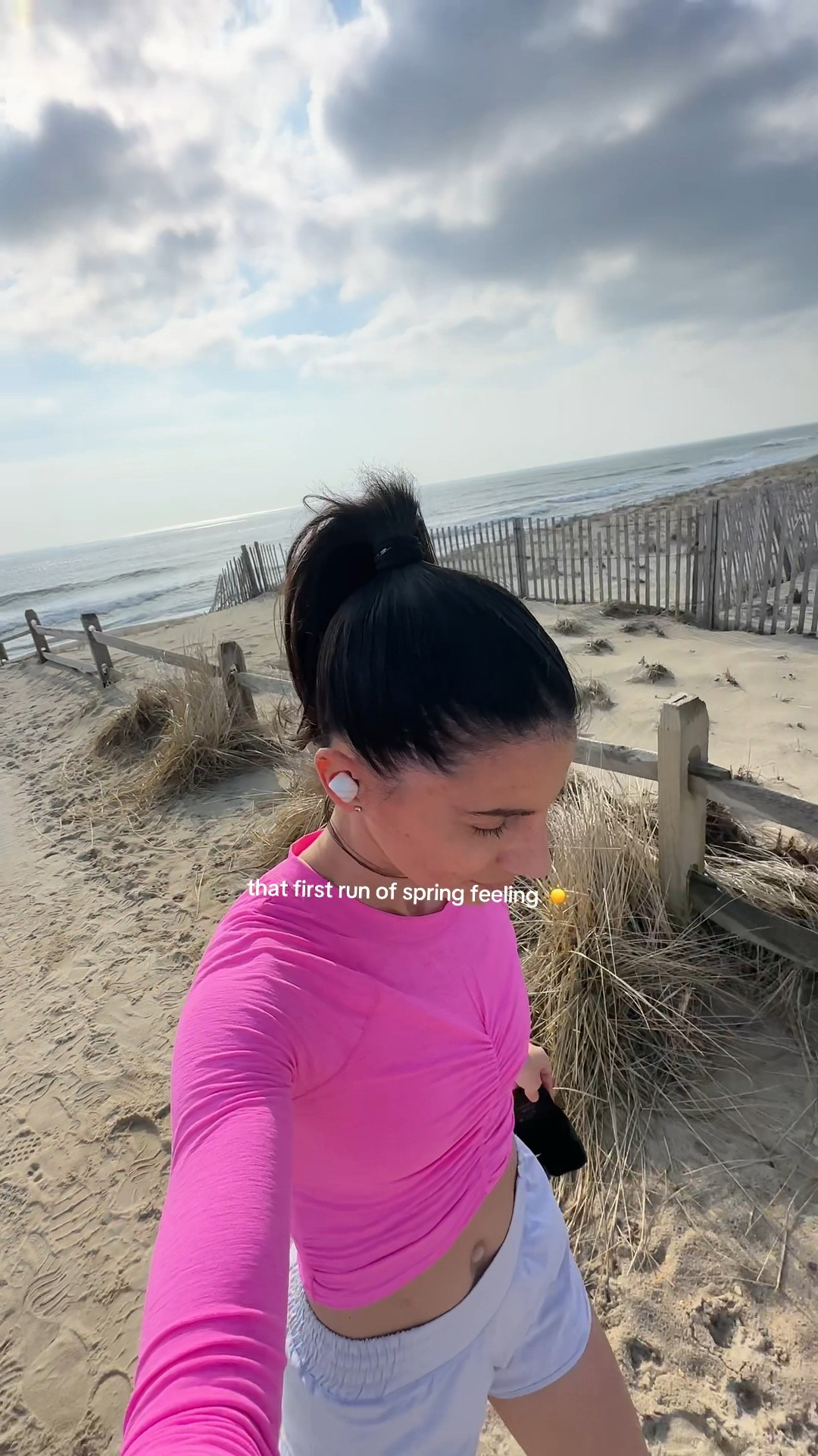 I can’t get enough of this workout top!!! So perfect for cooler runs.

Wearing an xs

Lululemon running, Lululemon short, FP movement, FP movement running, running style, running outfit, runner style, workout style, workout outfit 

#LTKfitnessgoals #LTKootd #LTKActive