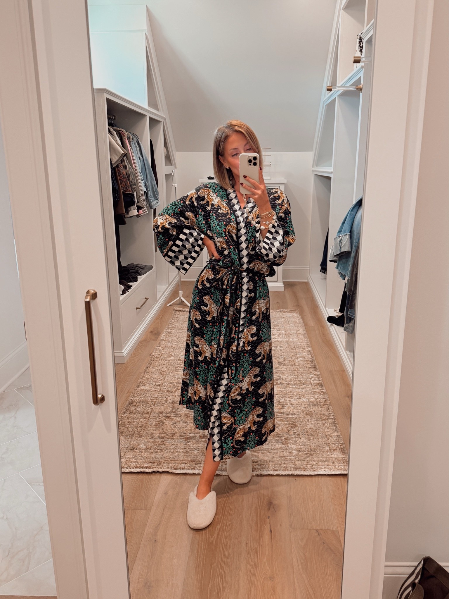 This robe is a splurge for sure but I decided to treat myself to it and can tell you the quality is absolutely AMAZING 🤩