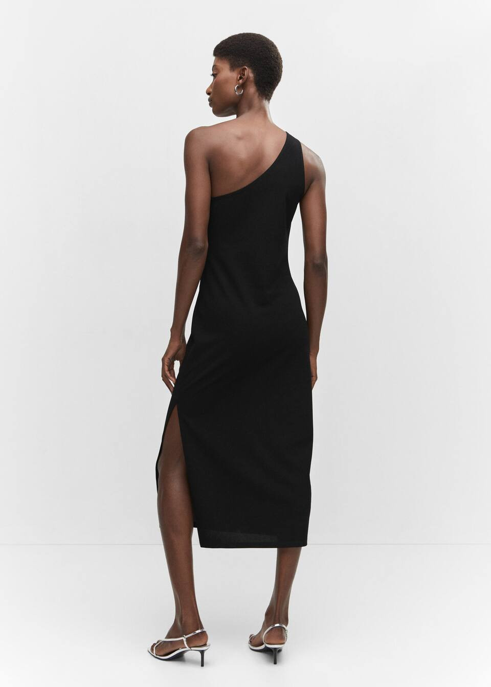 Robe asymétrique ouverture latérale | MANGO (FR)