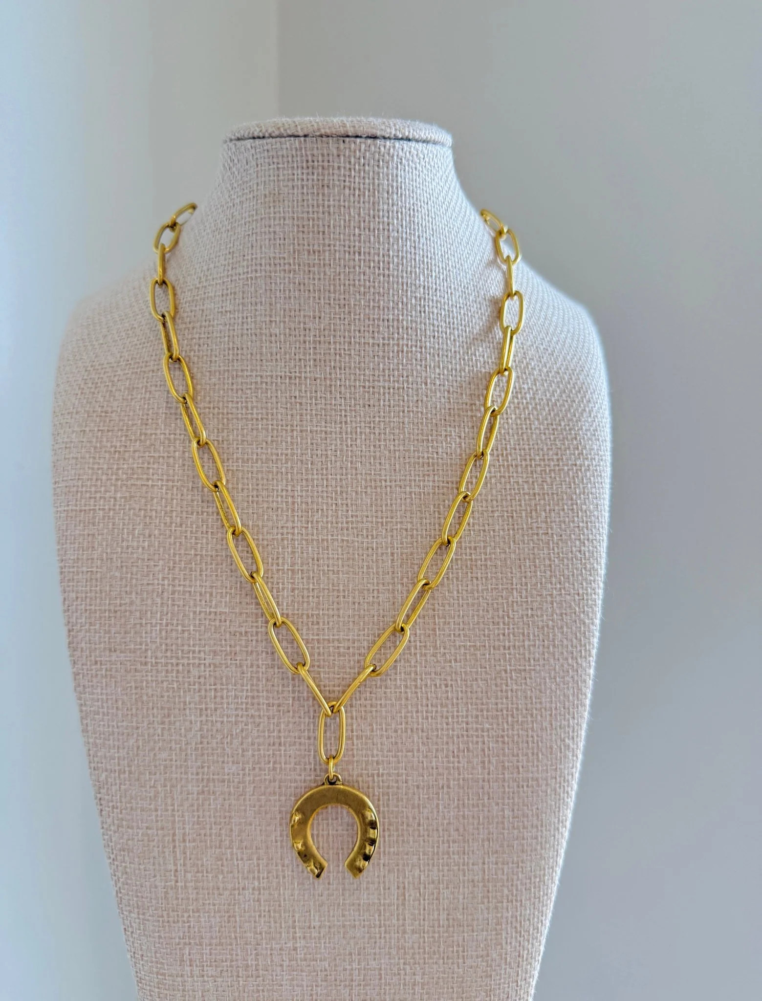 Gold Horseshoe Necklace | Cola Stacks