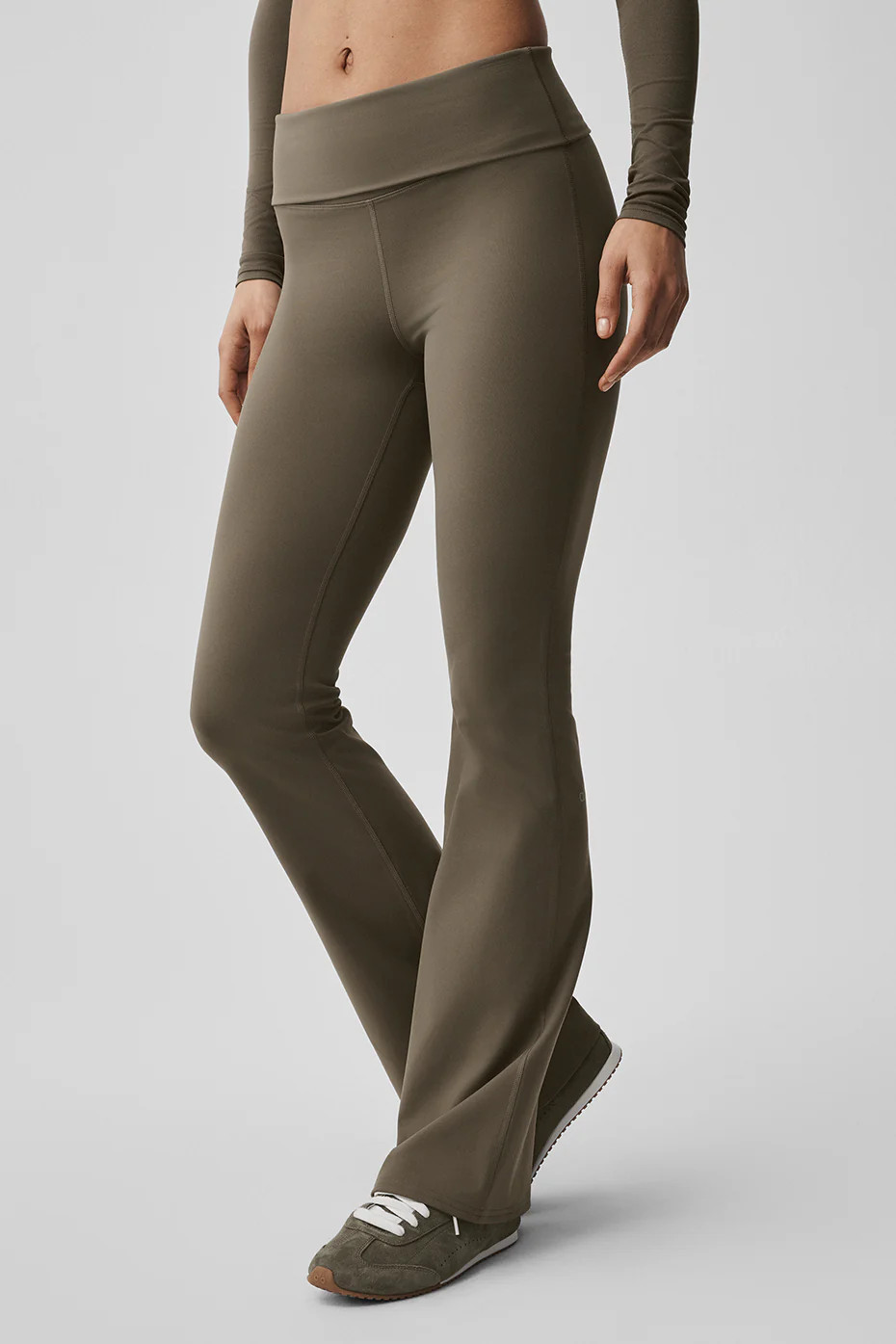 ALO Softsculpt Foldover Flare Legging in Olive Tree Green, Size: Small | Alo Yoga (US)