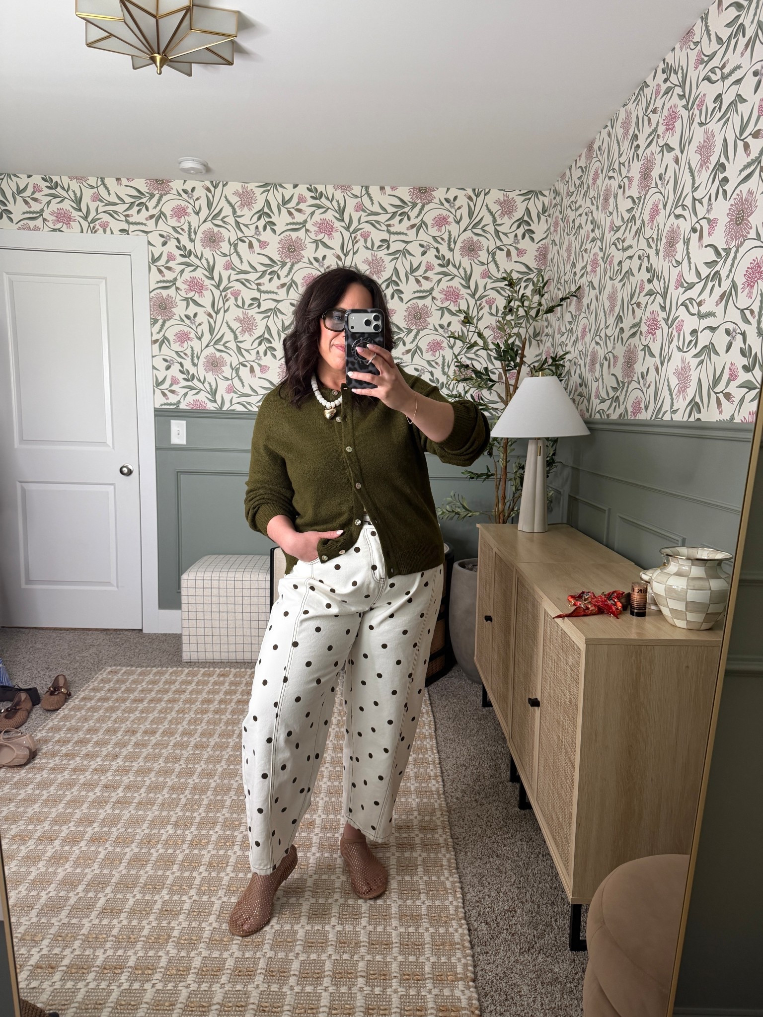 Another adorable way to style these polka dot pants 👏🏻👏🏻👏🏻

#LTKMidsize #LTKootd #LTKBeauty