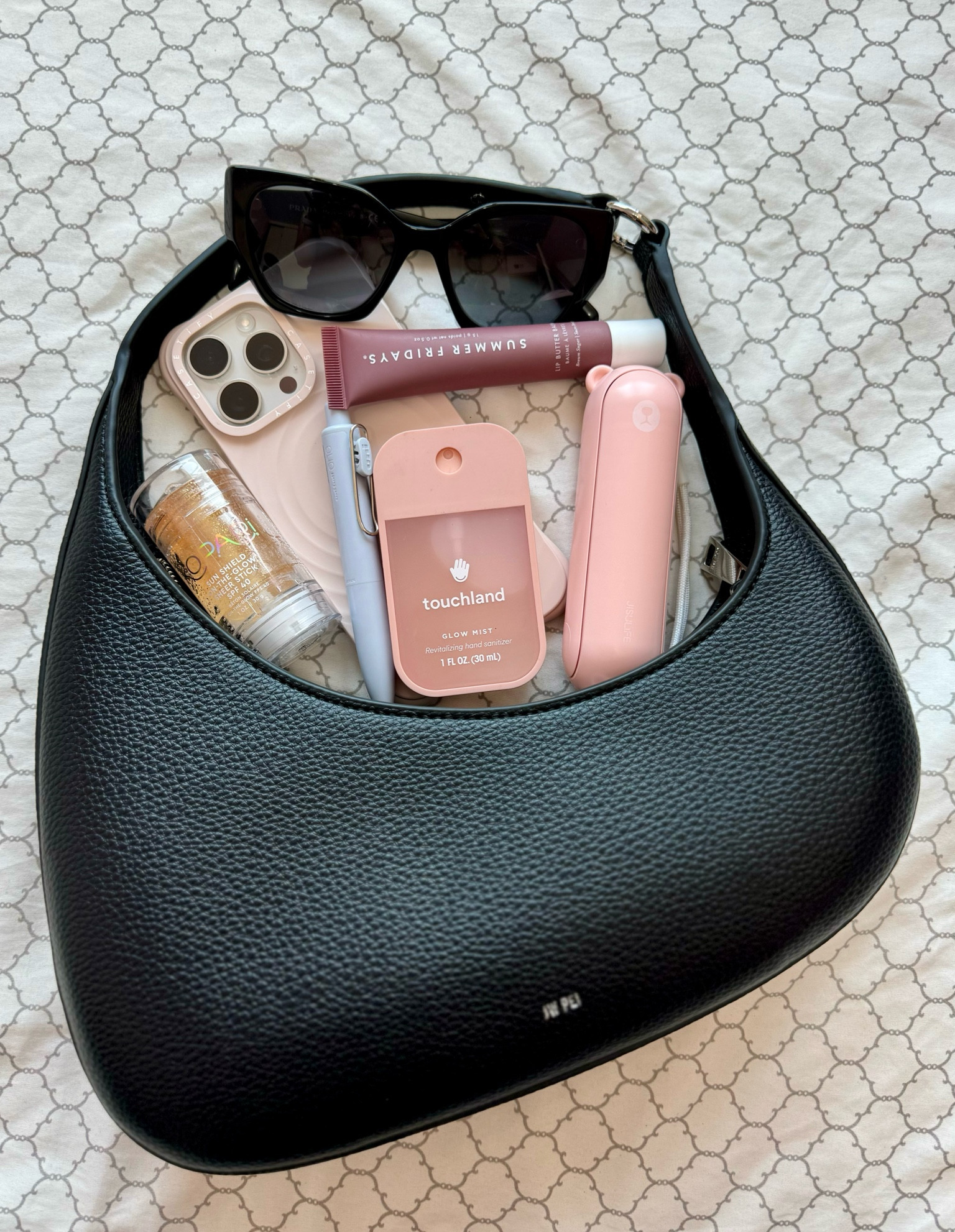What’s in My Bag: Unveiling my must-have essentials! Also, I’m in love with this bag! #AmazonFinds #BagEssentials #EverydayMustHaves

#LTKBeauty #LTKStyleTip #LTKItBag