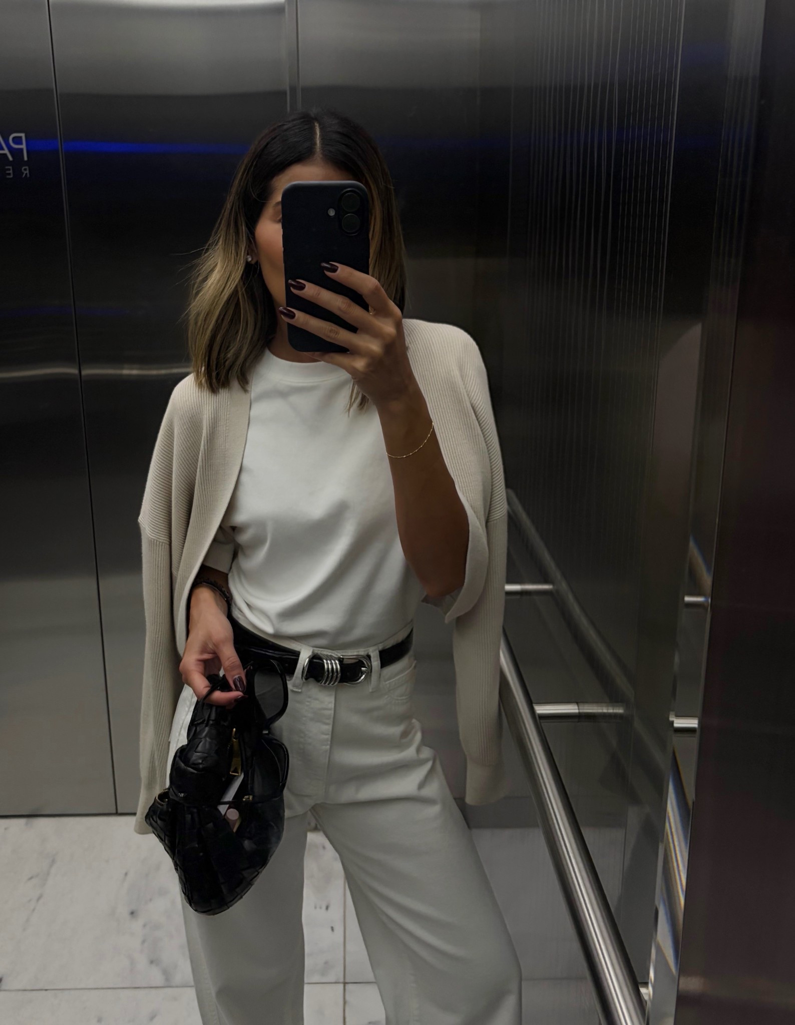 It’s so hard to find a good pair of white jeans. I finally found the perfect pair. 