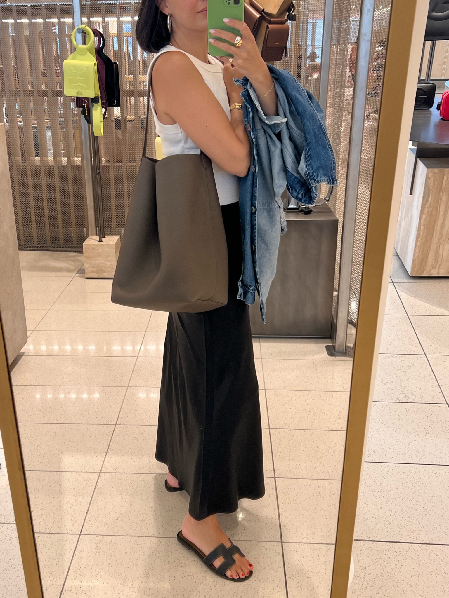 The row tote back, size large 
Size 4 skirt 
