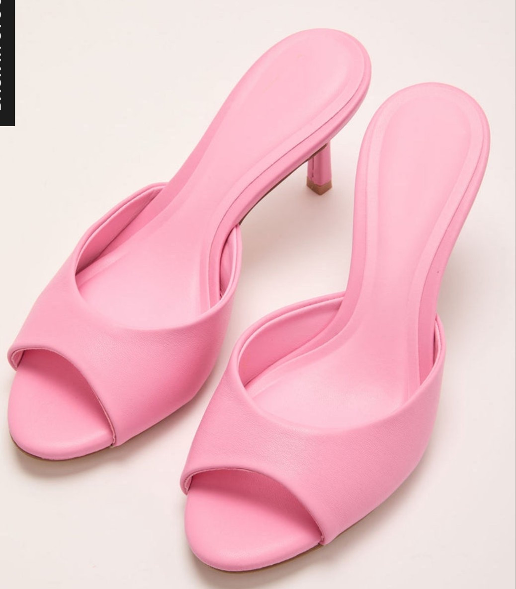 Pink heels 

#LTKgrwm
