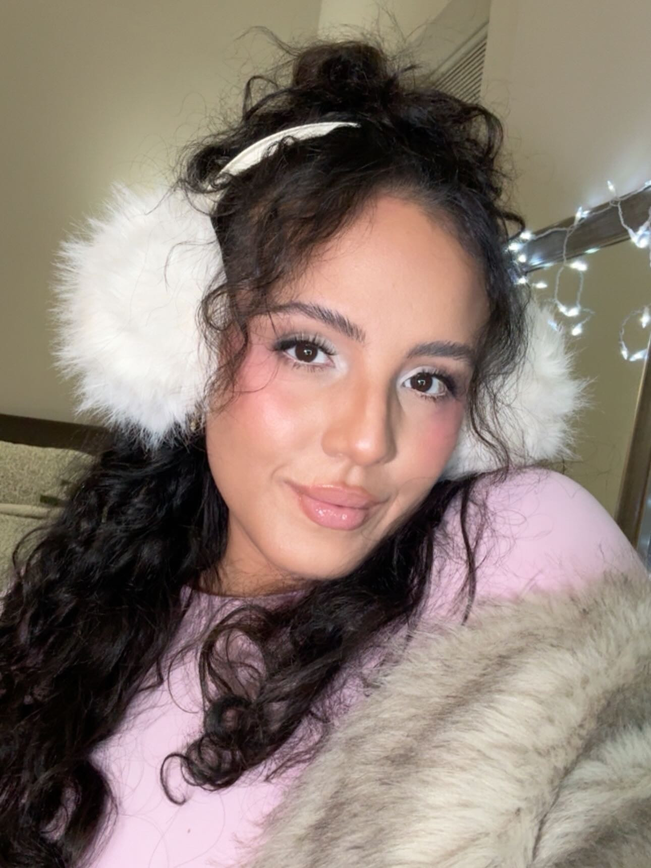 Bringing my vision of cold girl makeup together with:
@hudabeauty @makeuprevolution @hauslabs @essencemakeup @makeupbymario @lawless @nyxcosmetics @sacheubeauty @urbandecaycosmetics @lacolorscosmetics @maccosmetics @onesize @wetnwildbeauty