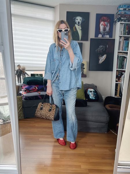 Double denim or Canadian tuxedo? Everything is secondhand and/or vintage except the flats.
•
#springlook  #torontostylist #StyleOver40  #vintagelevis #fashionstylist #FashionOver40  #MumStyle #genX #genXStyle #shopSecondhand #genXInfluencer #genXblogger #Over40Style #40PlusStyle #Stylish40


#LTKfindsunder100 #LTKstyletip #LTKover40