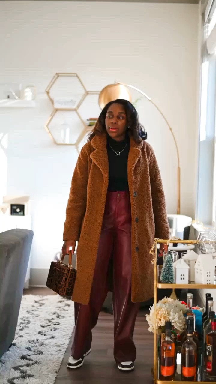 If you’re in need of a casual holiday outfit idea these pants with some sneakers are a great option! 

I loved these pants so much that I bought another pair in beige 😍 

#LTKVideo #LTKSeasonal #LTKHoliday