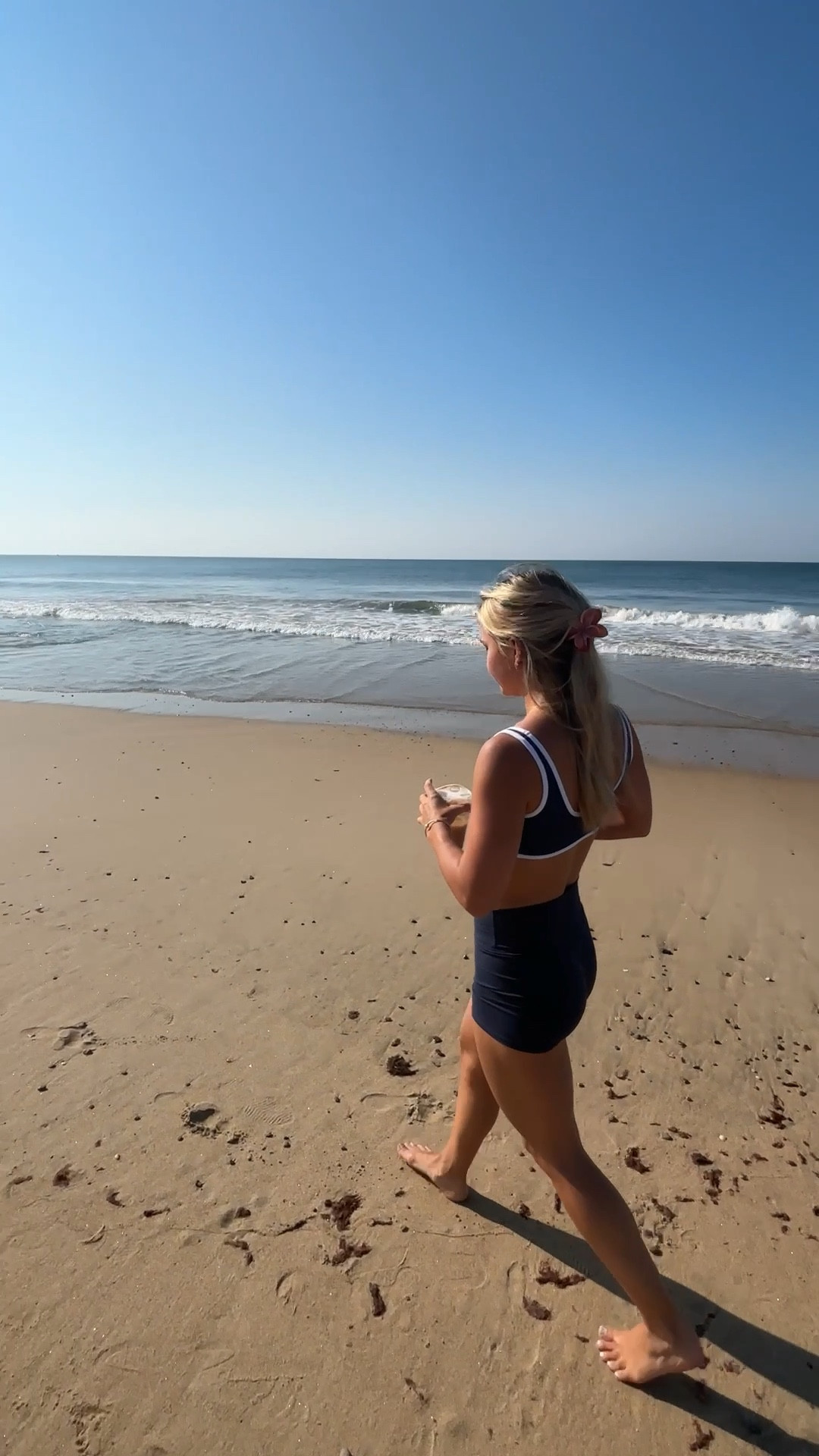 Navy never misses 💙 This matching active set hugs in all the right places, stays put during workouts, and still looks cute enough for errands after. It’s giving effortlessly put-together. Linked it on my LTK 💪 #matchingset #navyset #athleisurefit #ltkactivewear #gymtok #ltkfashion #activeset #ootd #gymwear #comfychic #fitcheck