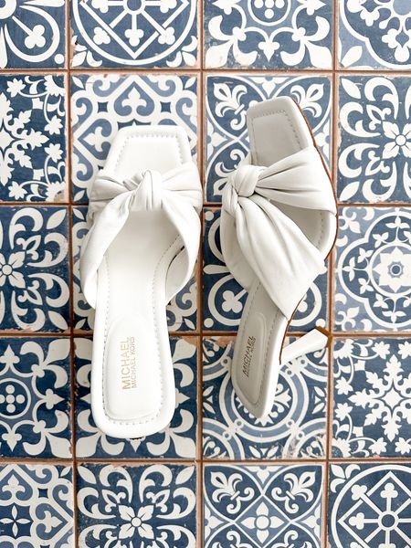 Michael Kors, sandals, Mother’s Day, white sandals, handbag, summer style @MichaelKors mkpartner

#LTKstyletip