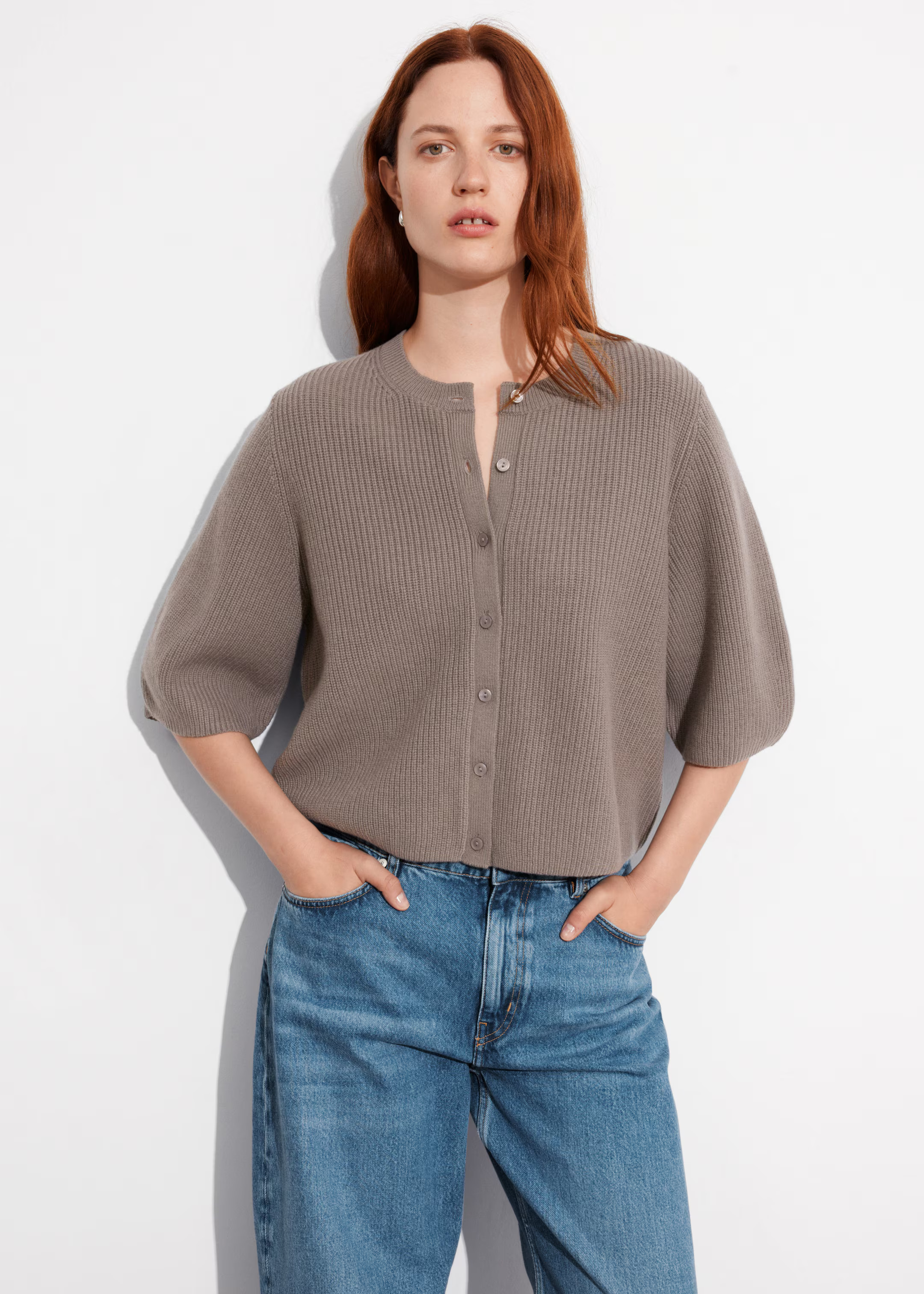 Gerippte Strickjacke aus Merinowolle - Graubraun - & Other Stories DE | & Other Stories EU