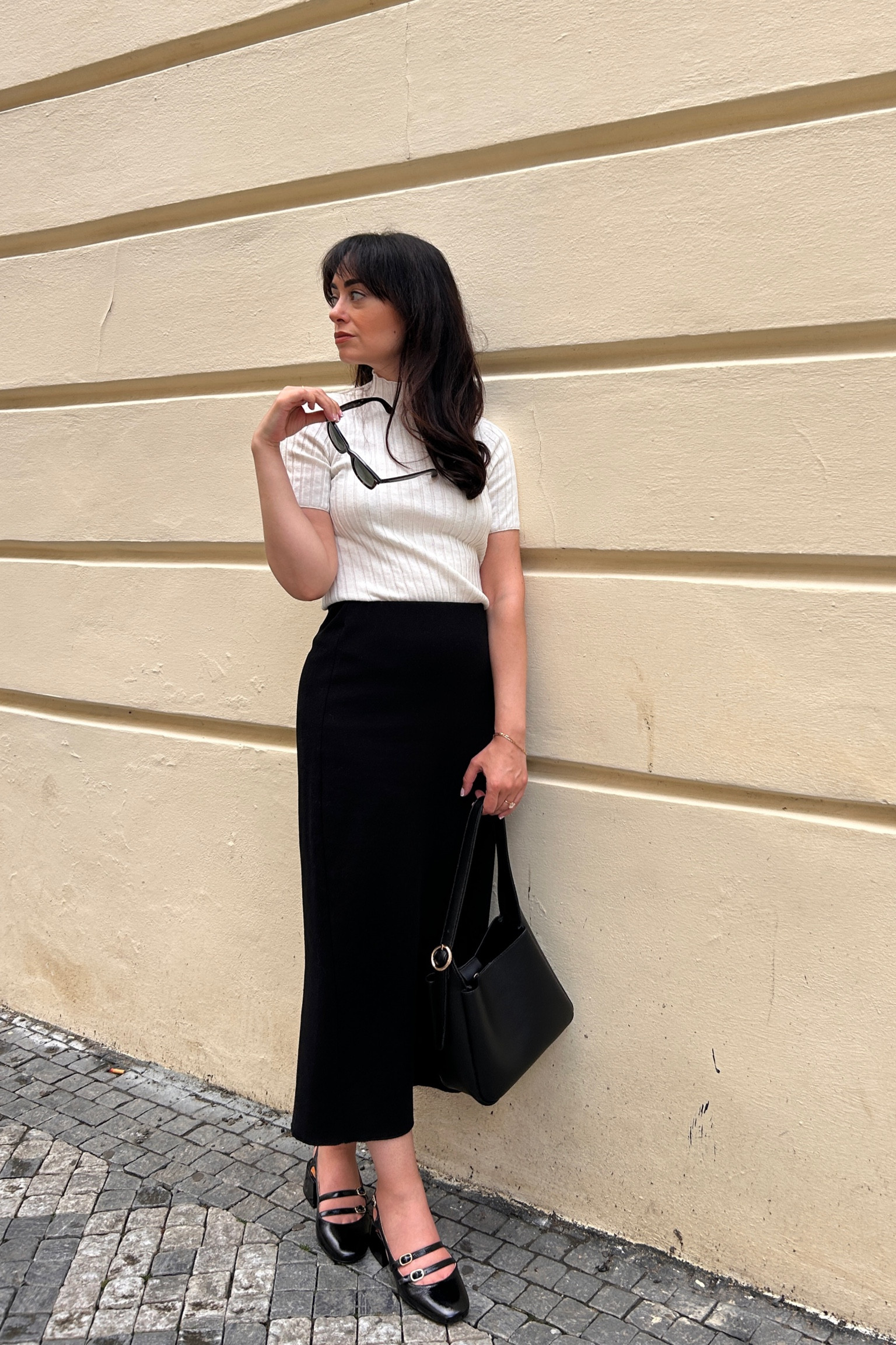 Top: Sezane
Skirt: Zara
Heels: Sezane
Bag: Mango
Sunglasses: RayBan

#LTKtravel #LTKsummer