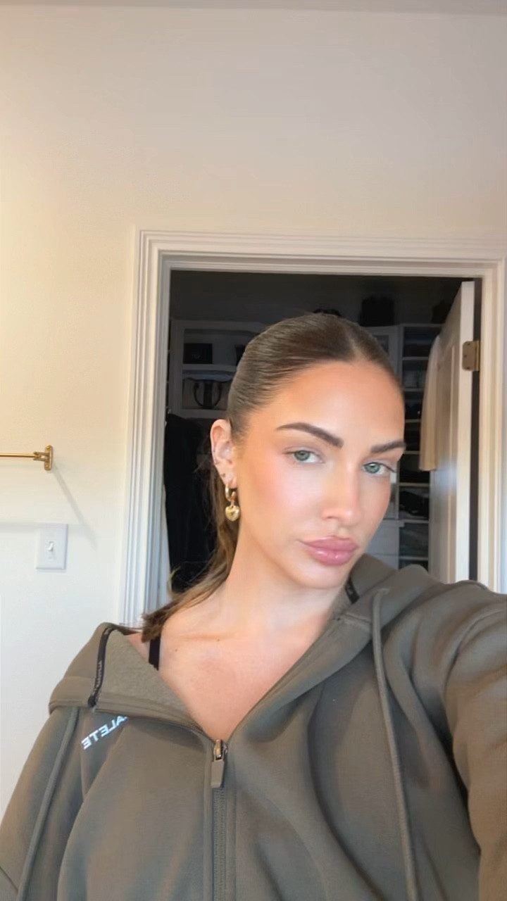 Viral Korean skincare routine that creates a smooth canvas for makeup and truly has glass skin effects, it’s THAT GOOD🤌🏼 I use the 5 products morning and night and then the resurfacing pads 2x a week before bed.

#LTKFindsUnder50 #LTKselfcare #LTKBeauty