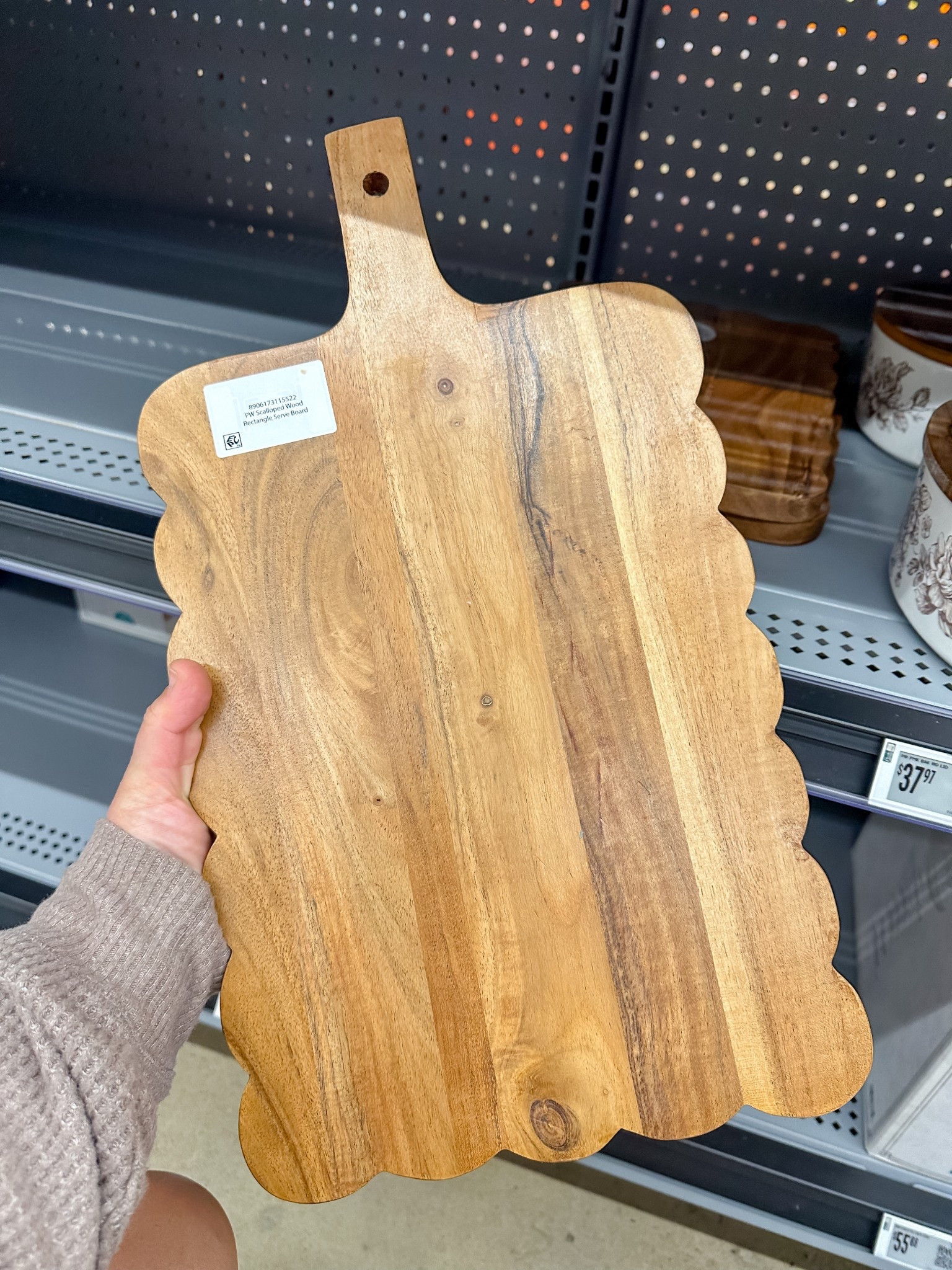 I’m a sucker for a cutting board + the scalloped edges.. beautiful! 

#LTKHome #LTKSeasonal #LTKFallSale