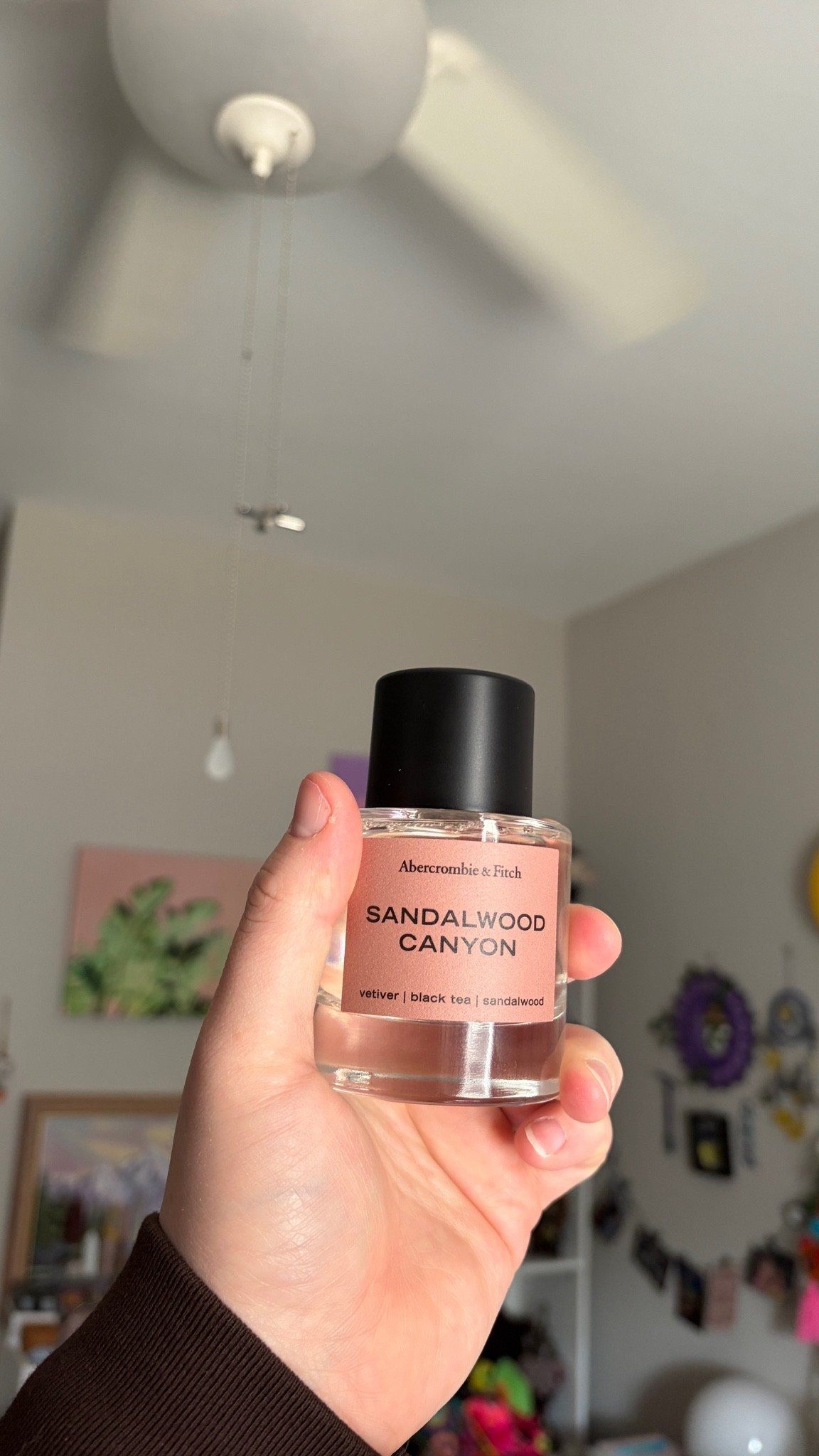 Got a man, masc lesbian, or nonbinary baddie in your life or you love more masculine scents? Honey this is itttt. Sandalwood, tea, musky, YUMMM