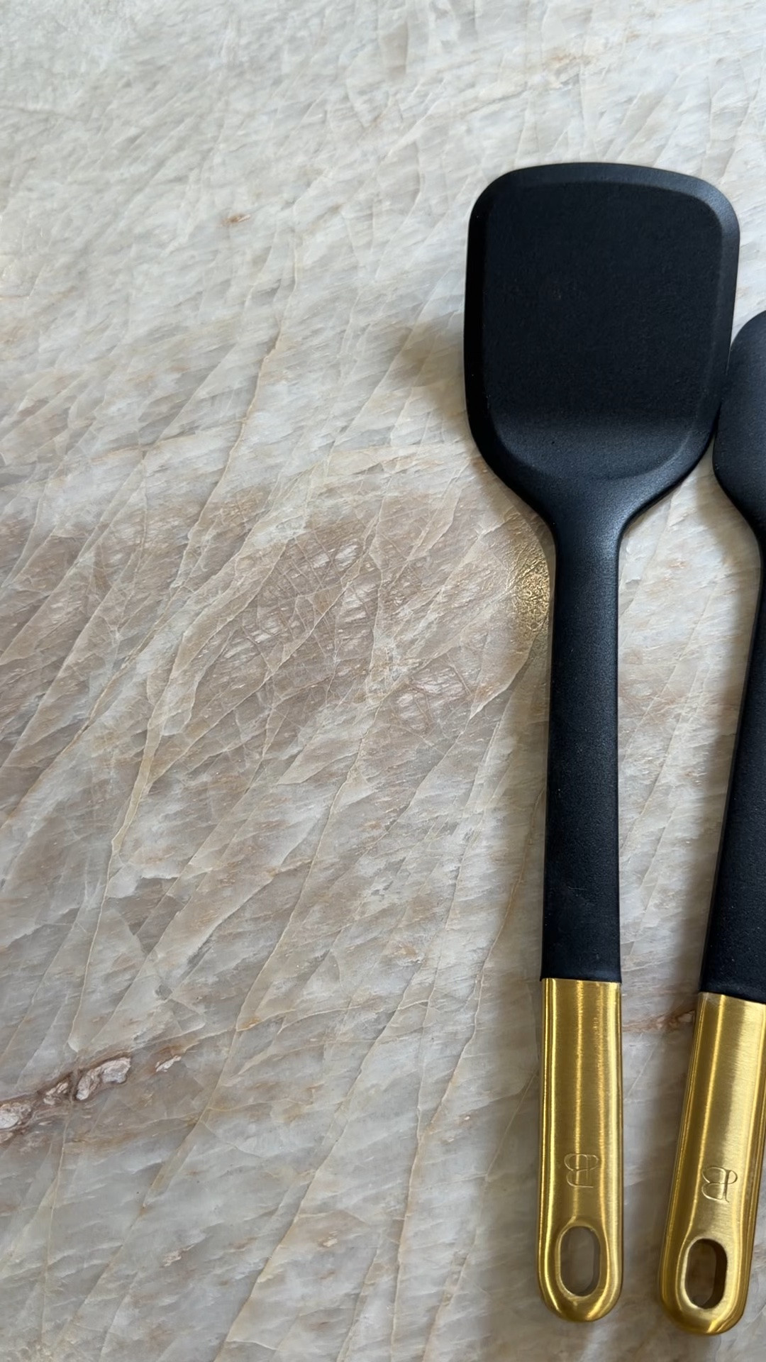 Scroll to shop! ✨ Neutral kitchen must-haves.

Color: Black Sesame.

Desliza para comprar. ✨ Esenciales de cocina en tonos neutros.

📲 Download the free LTK app & follow me @kirasfashionfinds to shop all my daily finds.

#LTKvlog #LTKHome #LTKfoodie