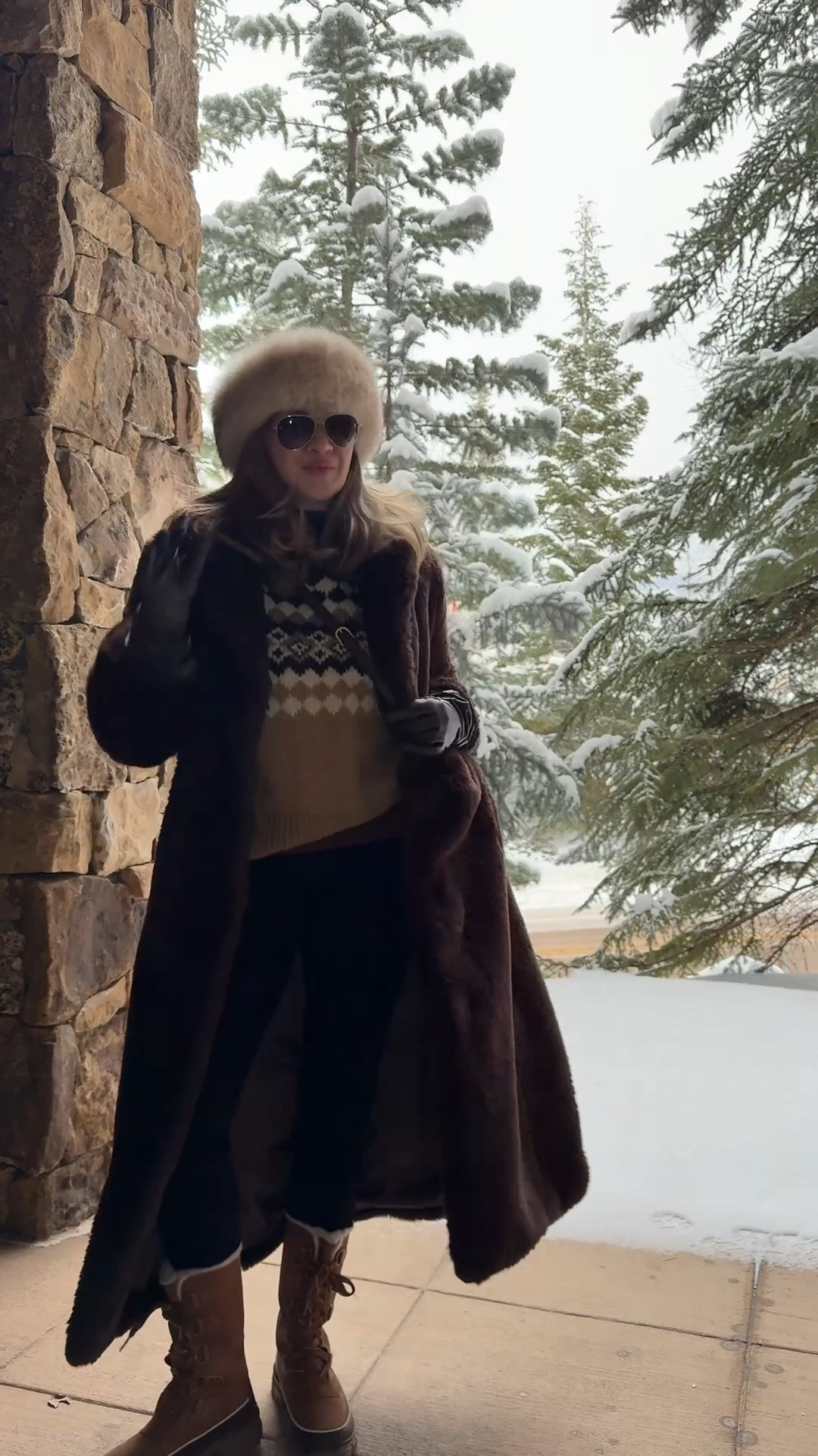 I LOVED this look so much!!! 🫎🤍🧦☃️

My headband was borrowed from my mom and doesn’t have a label so I’m not sure where it’s from and my coat is actually from TJ Maxx last season 👀 so I did link similar for those!!! 

Sweater: H&M
Jeans: Levis 
Gloves: Amazon
Underlayer: Amazon
Boots: Sorel


#LTKHoliday #LTKgrwm #LTKSeasonal