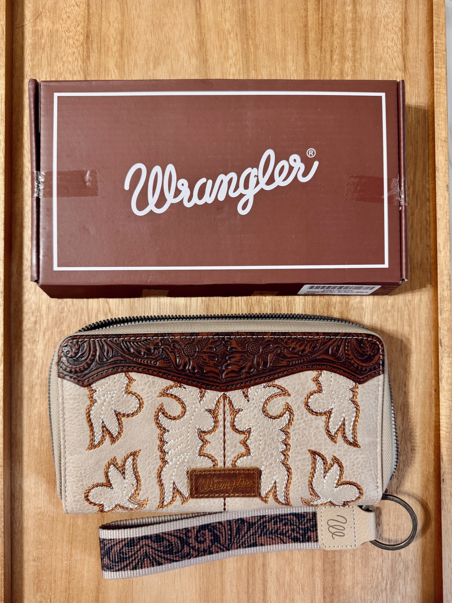 Wrangler Wristlet | Wallet
Montana West 

Wrangler Wristlet Western Wallet for Women Floral Tooled Clutch Boot Stitch Bifold Wallet with Card Holder

western wallet
western wristlet
western purse

#LTKItBag #LTKGiftGuide #LTKFindsUnder50