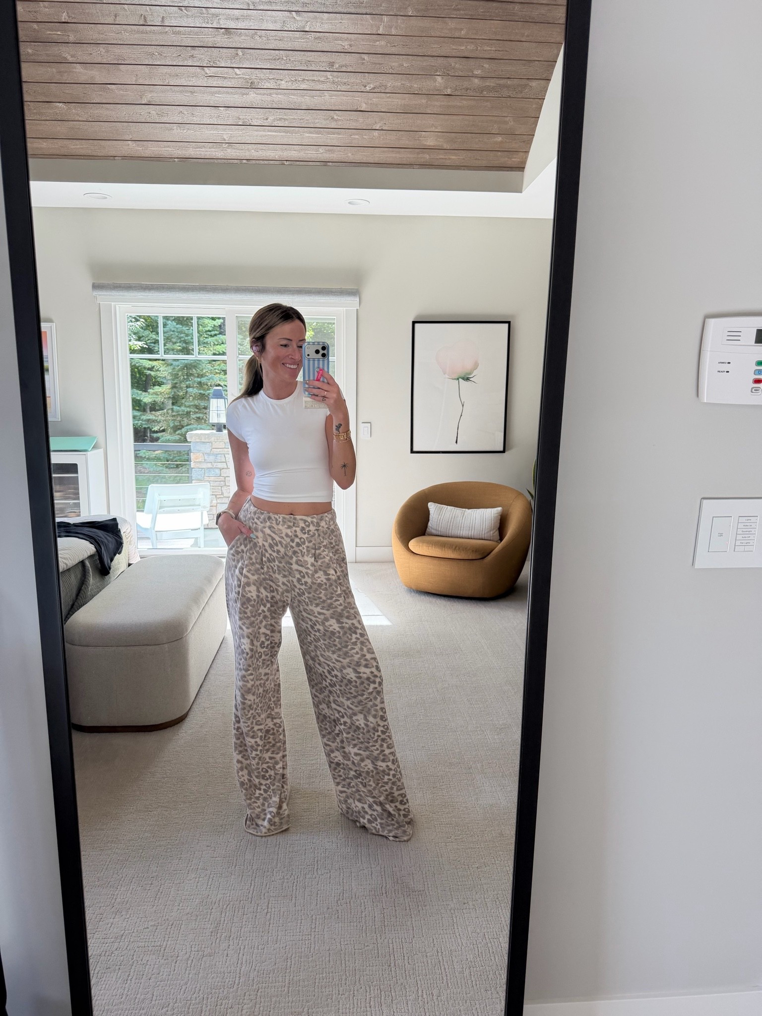 Mom life cozy fall styles and aerie leopard print sweatpants street trousers 
Outfit ideas