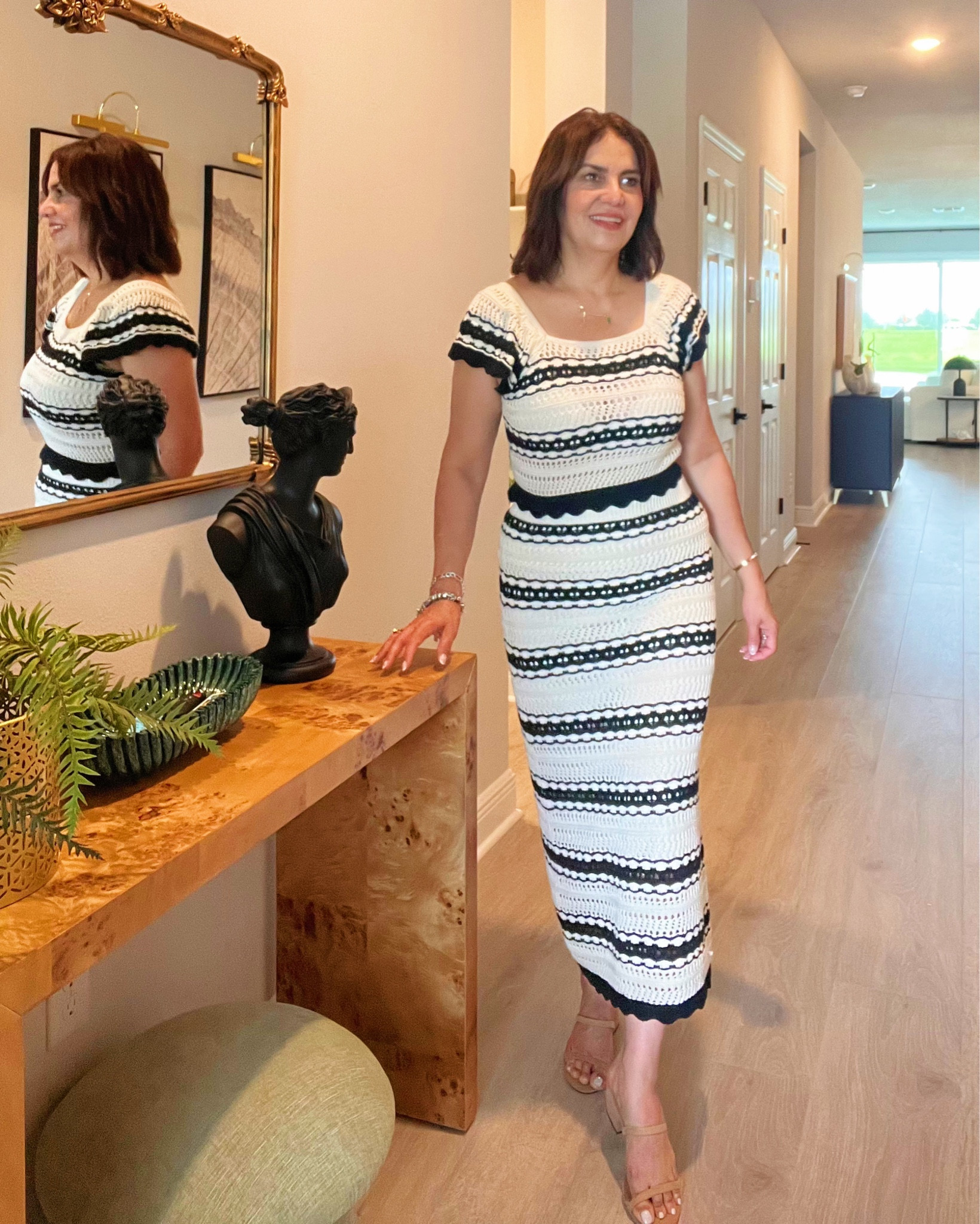 For this long entryway we need the WAO effect, but also practical design. This was so great for add texture and elegance. Just combining this gorgeous wallpaper with the rustic table and this finished with the elegant mirror. Is so pleasing just being here. 
.
#entryway

#LTKStyleTip #LTKHome #LTKSaleAlert