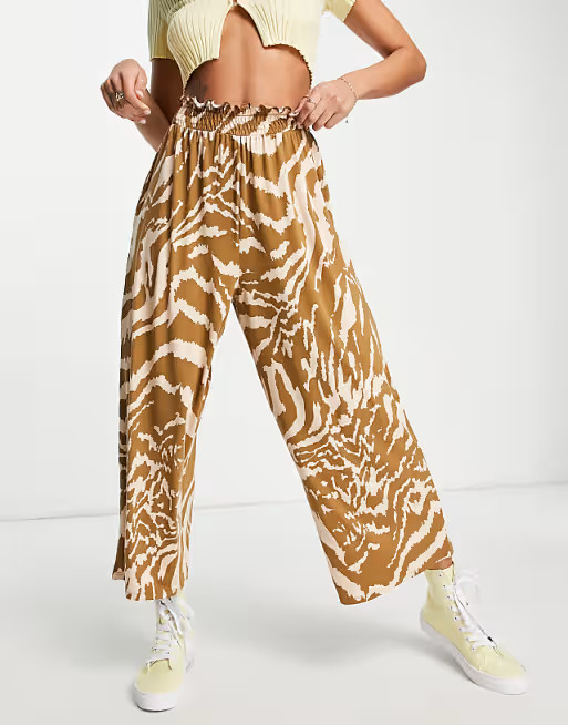 ASOS DESIGN shirred waist culotte in animal printwindow.asos.performance.markAndMeasure(`pdp:titl... | ASOS (Global)