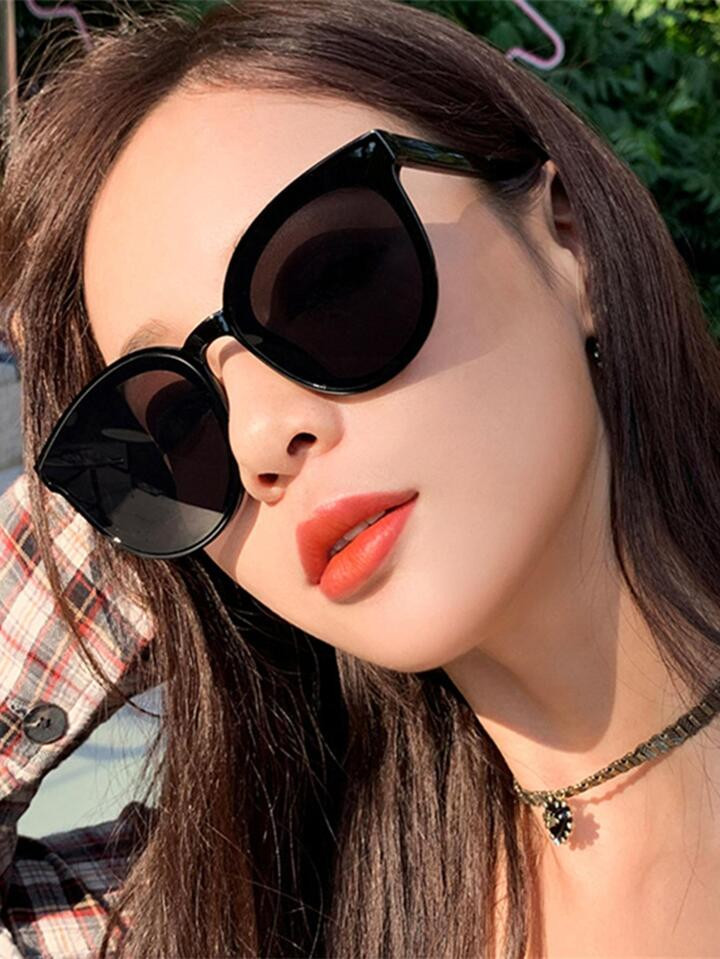1pc New Arrival Oversized Fashion Women Fashion Glasses Shades Beach Accessories | SHEIN USA | SHEIN