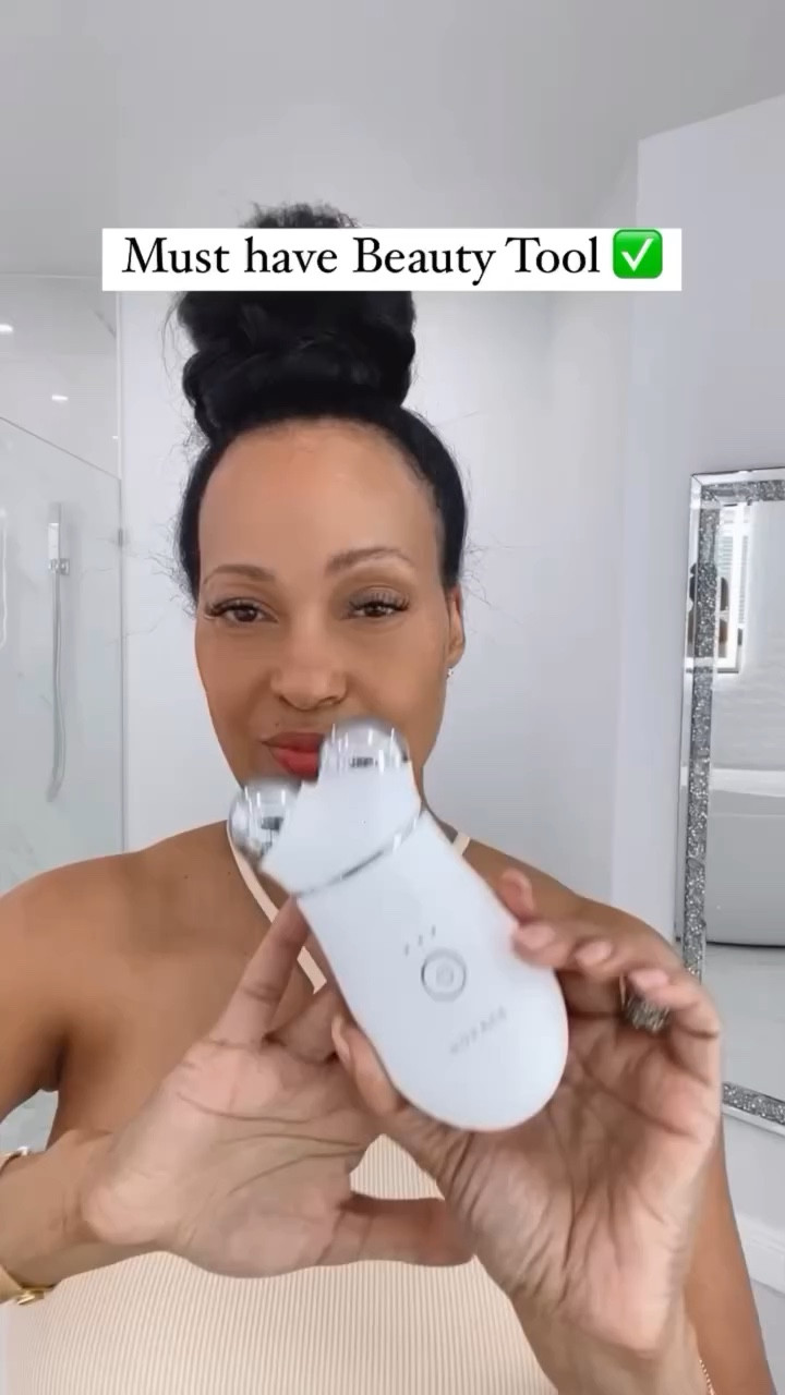 NuFace Beauty Gadget 💛 I’m using the Trinity Plus and love all of the benefits I receive on a daily basis. Honestly I can’t live without it. I hope enjoy this beauty device as much as I do. 

 #nuface #mynuface #nufacetrinity #contour #facelift #5minutefacelift #nobotox #nobotoxhere #nobotoxneeded #healthyskin #healthyskinessentials