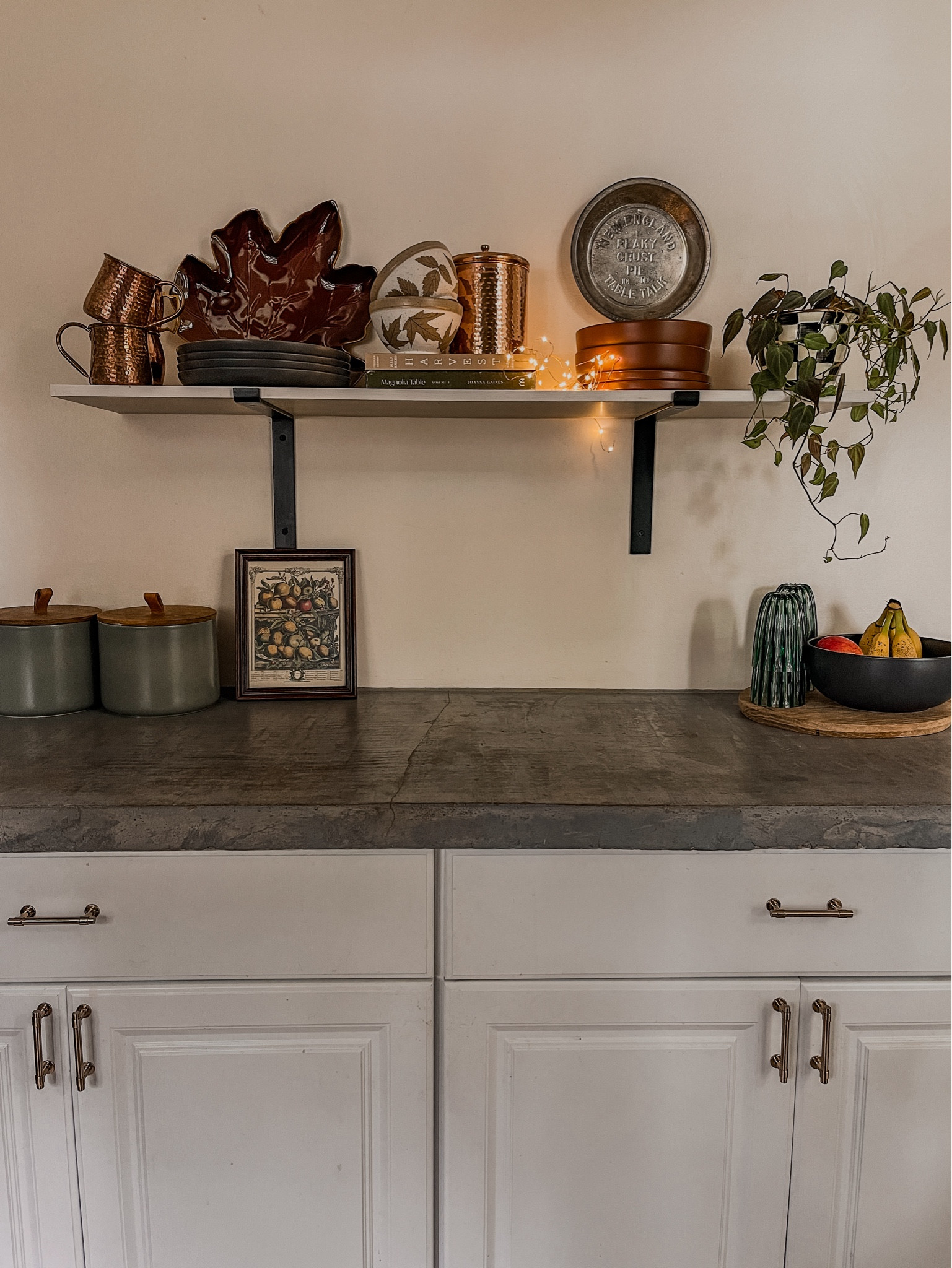 Kitchen shelf is all decorated for fall!



#LTKStyleTip #LTKSeasonal #LTKHome
