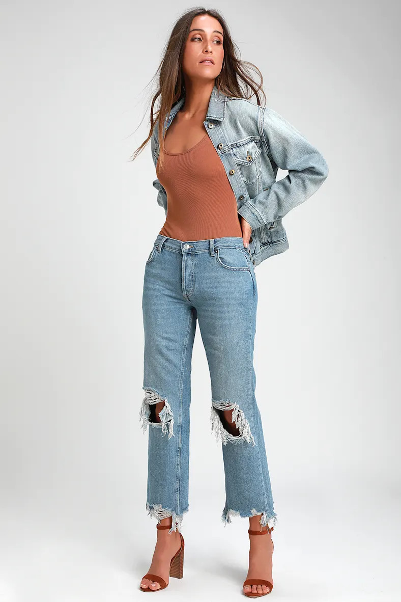 Maggie Light Wash Mid-Rise Distressed Jeans | Lulus (US)