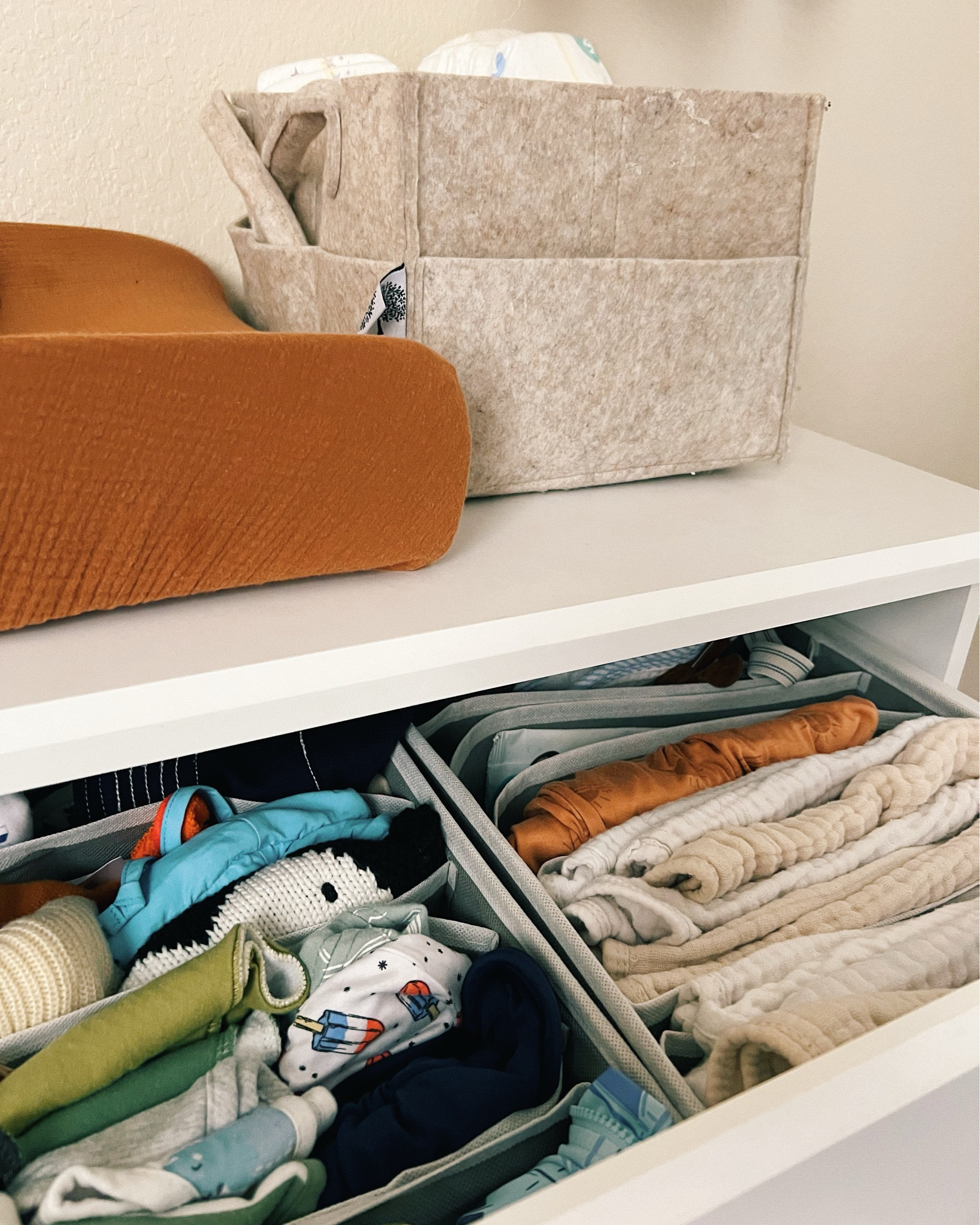 we love these drawer organizers for keeping baby’s things neat 👶🏼

Drawer organizer, drawer, nursery, baby organizer, burp cloths, baby, family, diaper caddy 

#LTKFindsUnder50 #LTKBaby #LTKFamily
