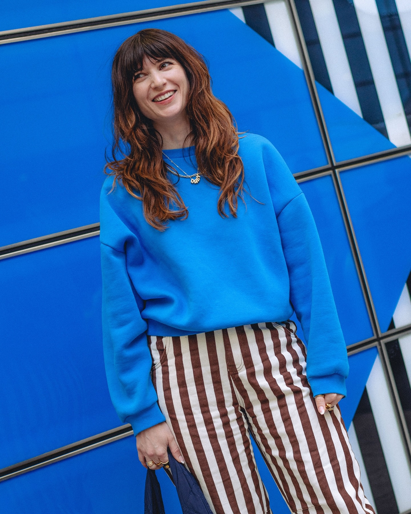 When you spot a wall that looks exactly like your outfit…😂 

Sweatshirt & jeans @asos (ad - gifted) 
Bag @damsonmadder (ad - gifted) 
Shoes @drmartensofficial 

📸 @reverblondon 
.
.
.
#asosjeans #barrellegjeans #stripedjeans #asosdesign #reclaimedvintage #colourfulstyle