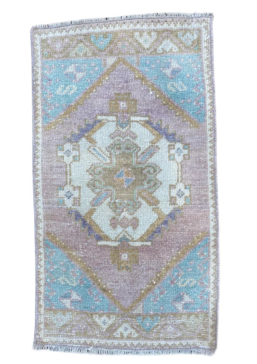 Mekei Rug 1'5.5" X 2'7" | Megan Molten