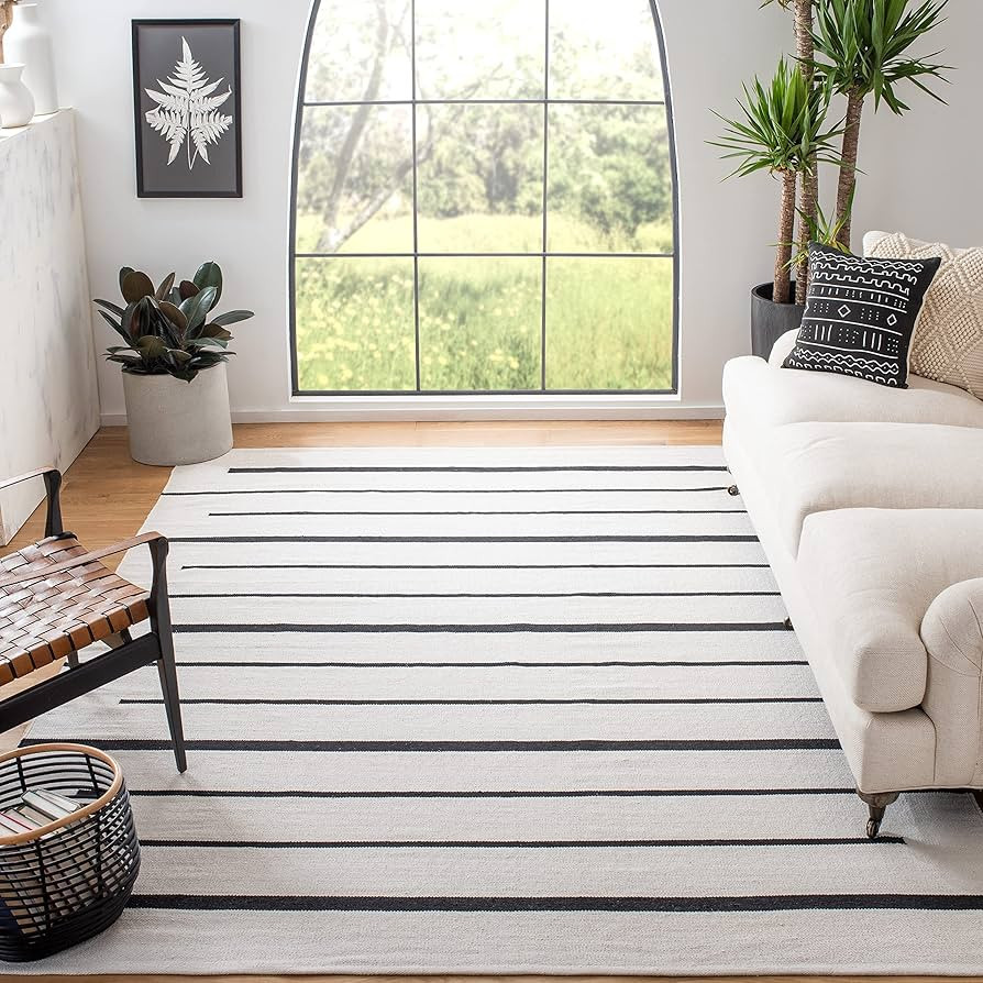 SAFAVIEH Montauk Collection 6' x 9' Ivory/Black MTK311A Handmade Flatweave Boho Farmhouse Cotton ... | Amazon (US)