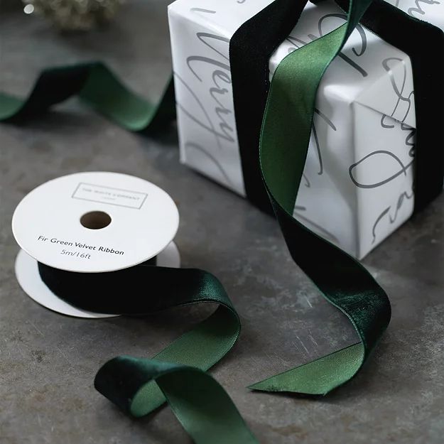 Fir-Green Velvet Ribbon – 5m | The White Company (UK)