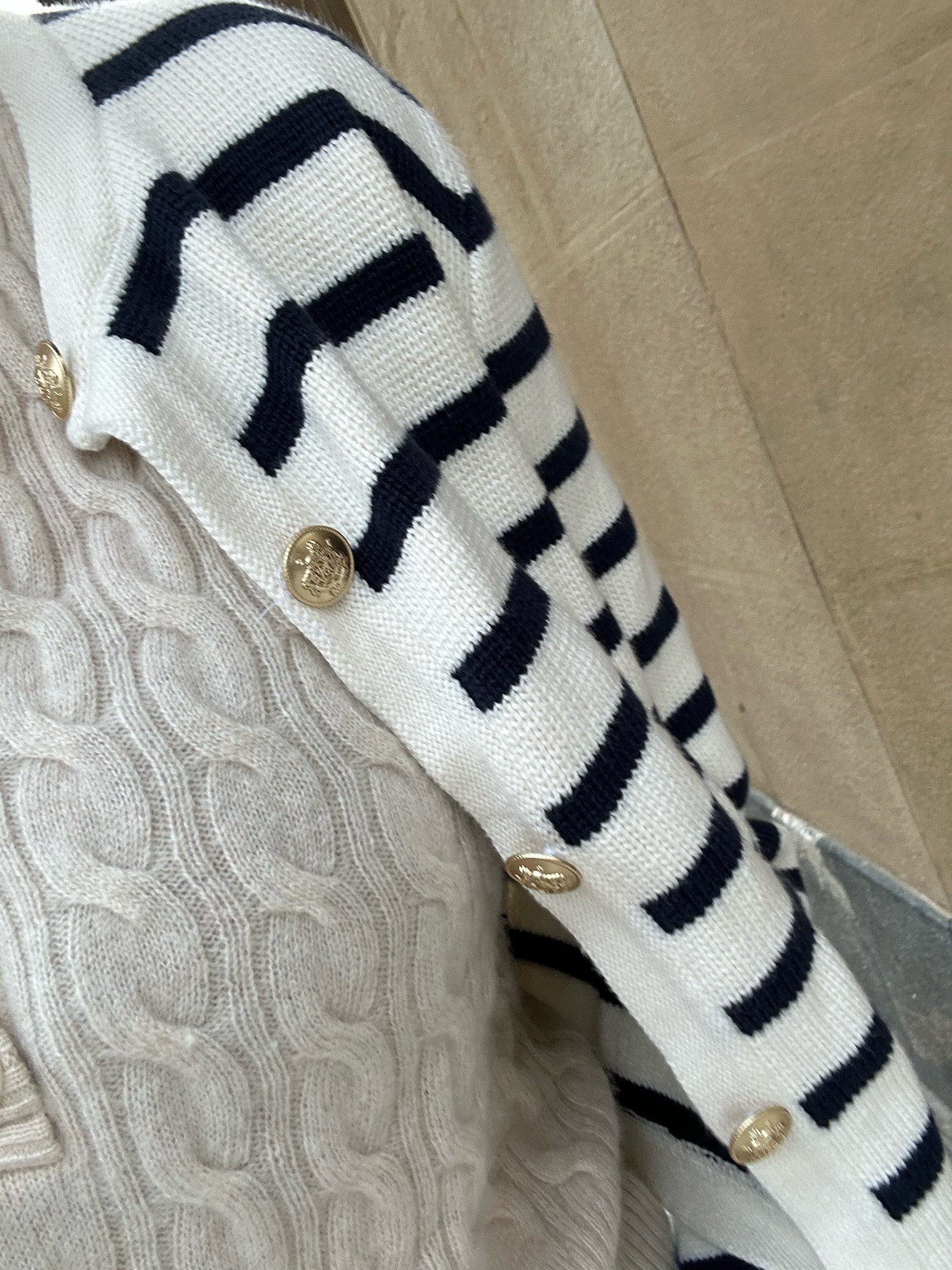 Cashmere shell and striped lady jacket 

#LTKSeasonal #LTKtravel