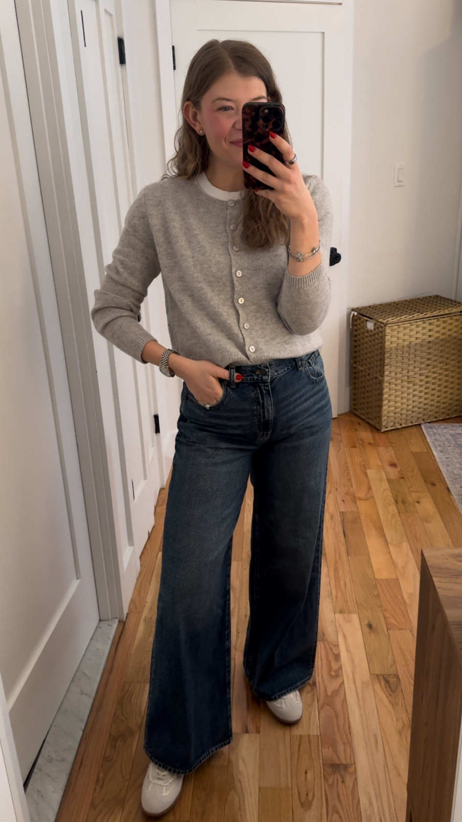 obsessed with these madewell jeans currently on sale! 

#LTKSaleAlert #LTKMidsize #LTKStyleTip