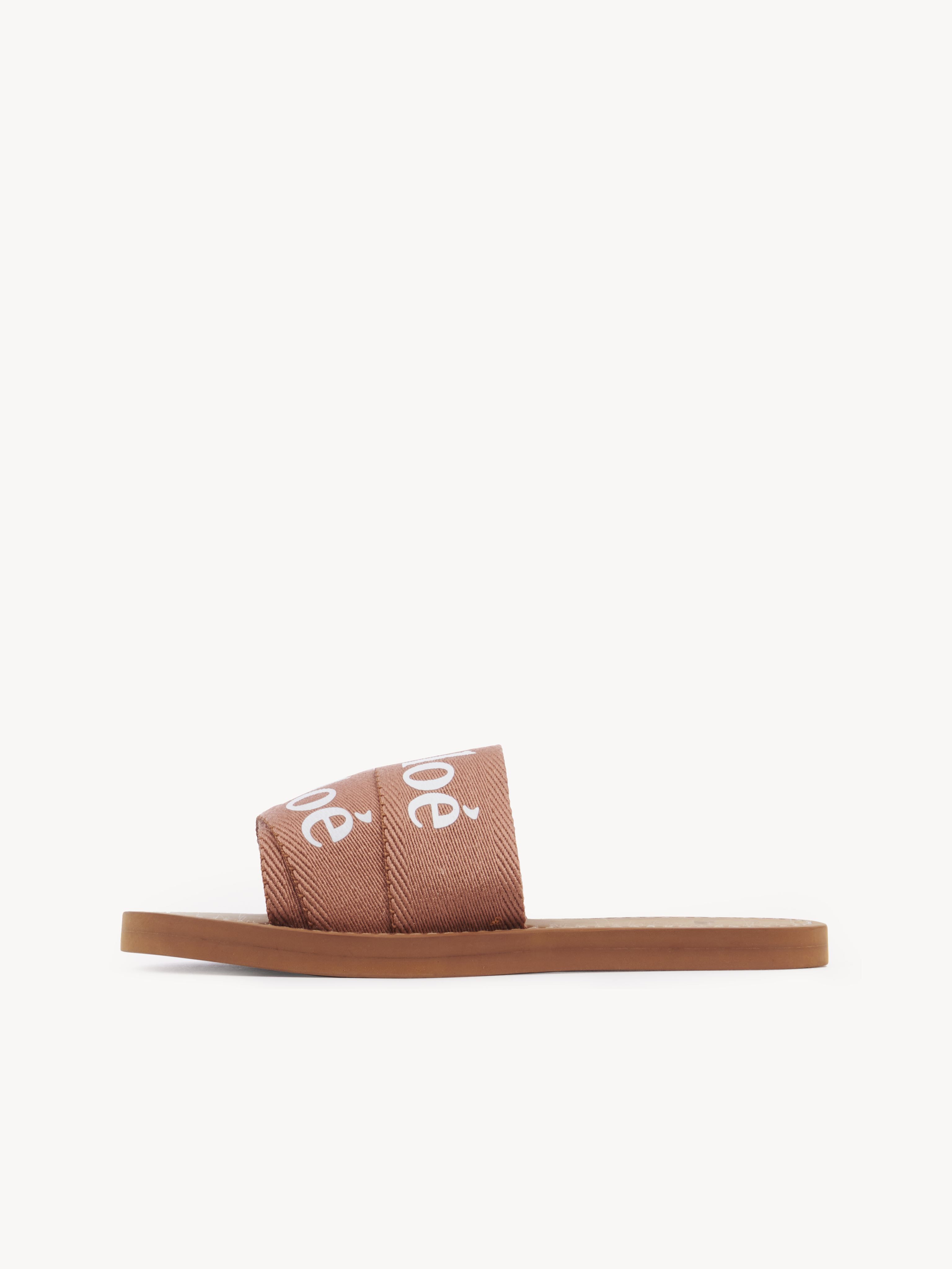 CHLOÉ Woody sandals Brown Size 2Y 100% Linen | Chloe US