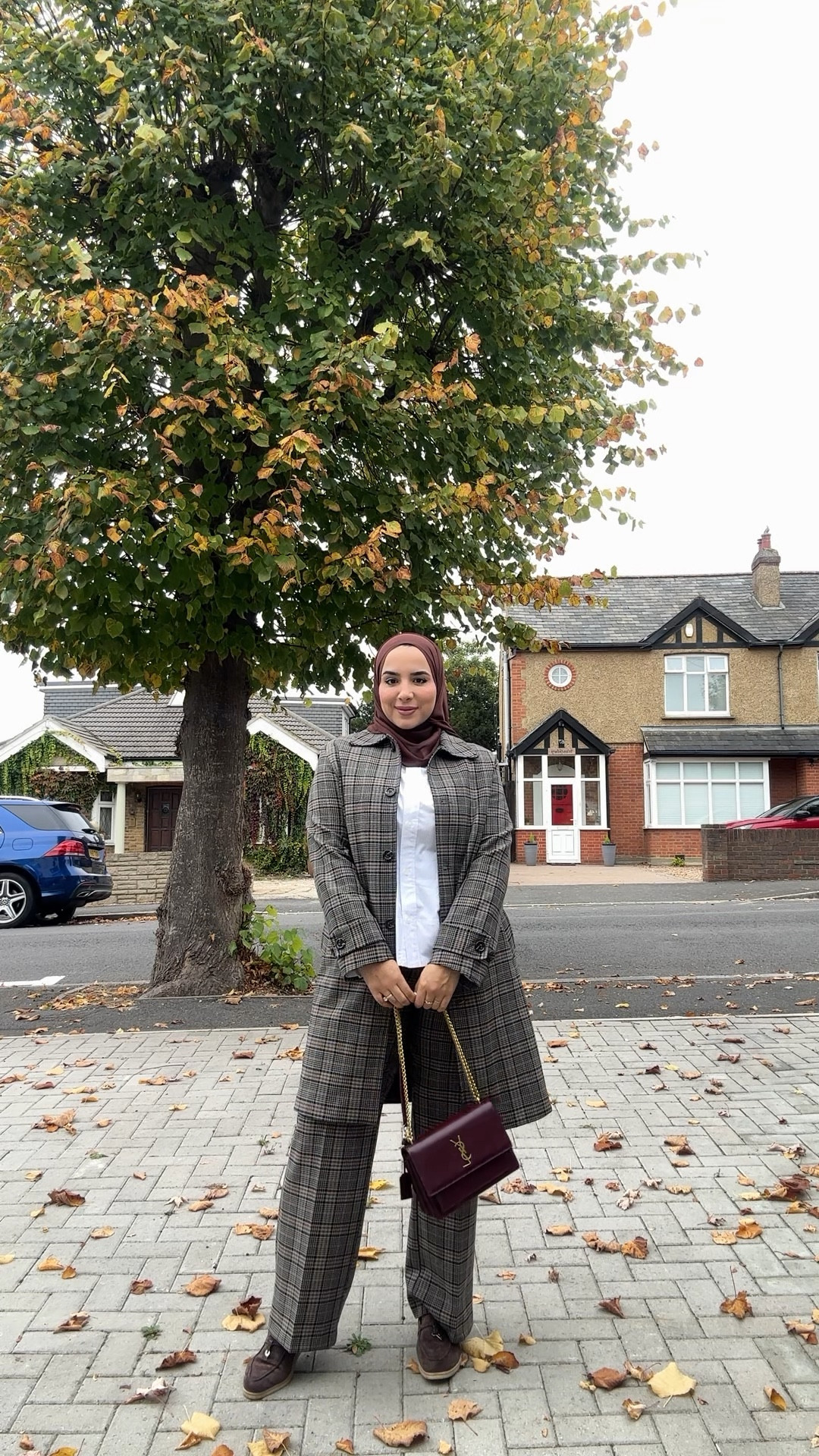 All checkered out for today’s Autumn outfit. Felt very in sync with the gloomy sky ☁️ white shirt, outerwear jacket and trousers from H&M 🩶🤎

#modestfashion #midsizefashion #hm #hmhaul #tryon 

#LTKmodest #LTKmidsize #LTKautumn