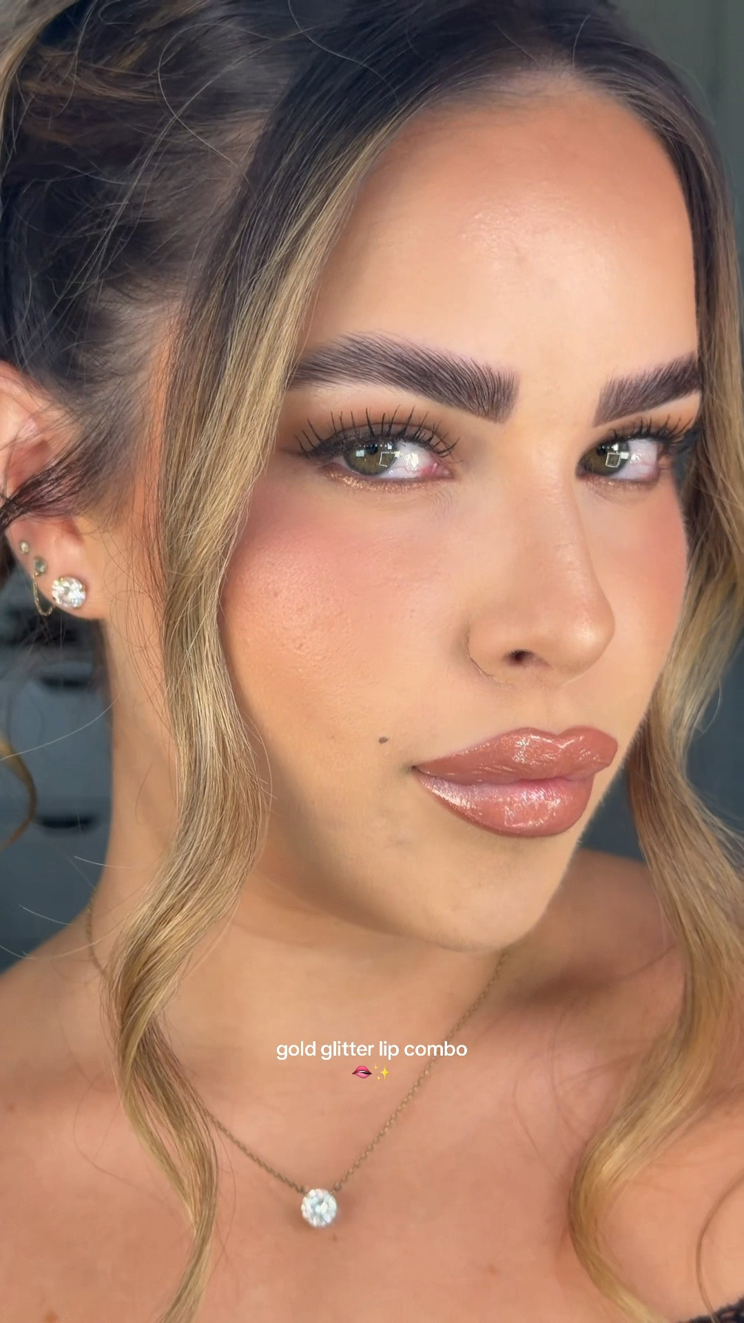 lip combo of my dreams 🫦✨ wearing @M·A·C Cosmetics lip liner in cool spice + @Anastasia Beverly Hills lip gloss in amber sparkle #lipcombo #lipcombotutorial #glittermakeup #glitterlips #makeuptutorial