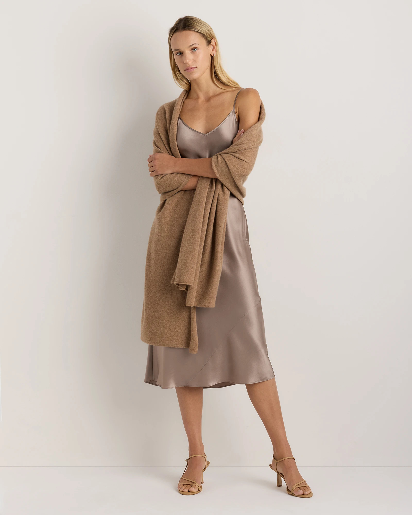 Quince | Women's Mongolian Cashmere Wrap in Black | Quince