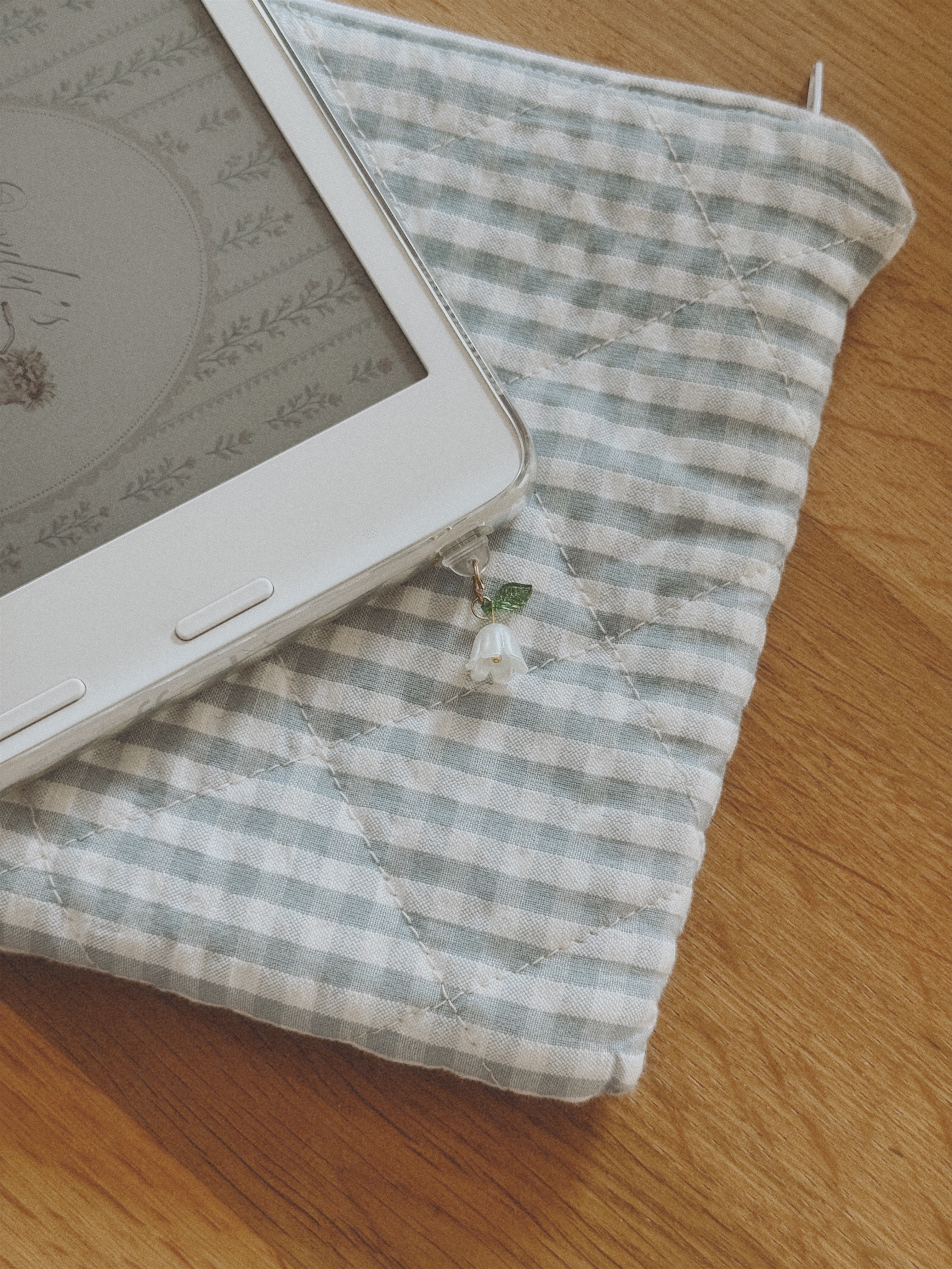 there's nothing I love more than a cute little accessory for my kobo.  

 #LTKcanada